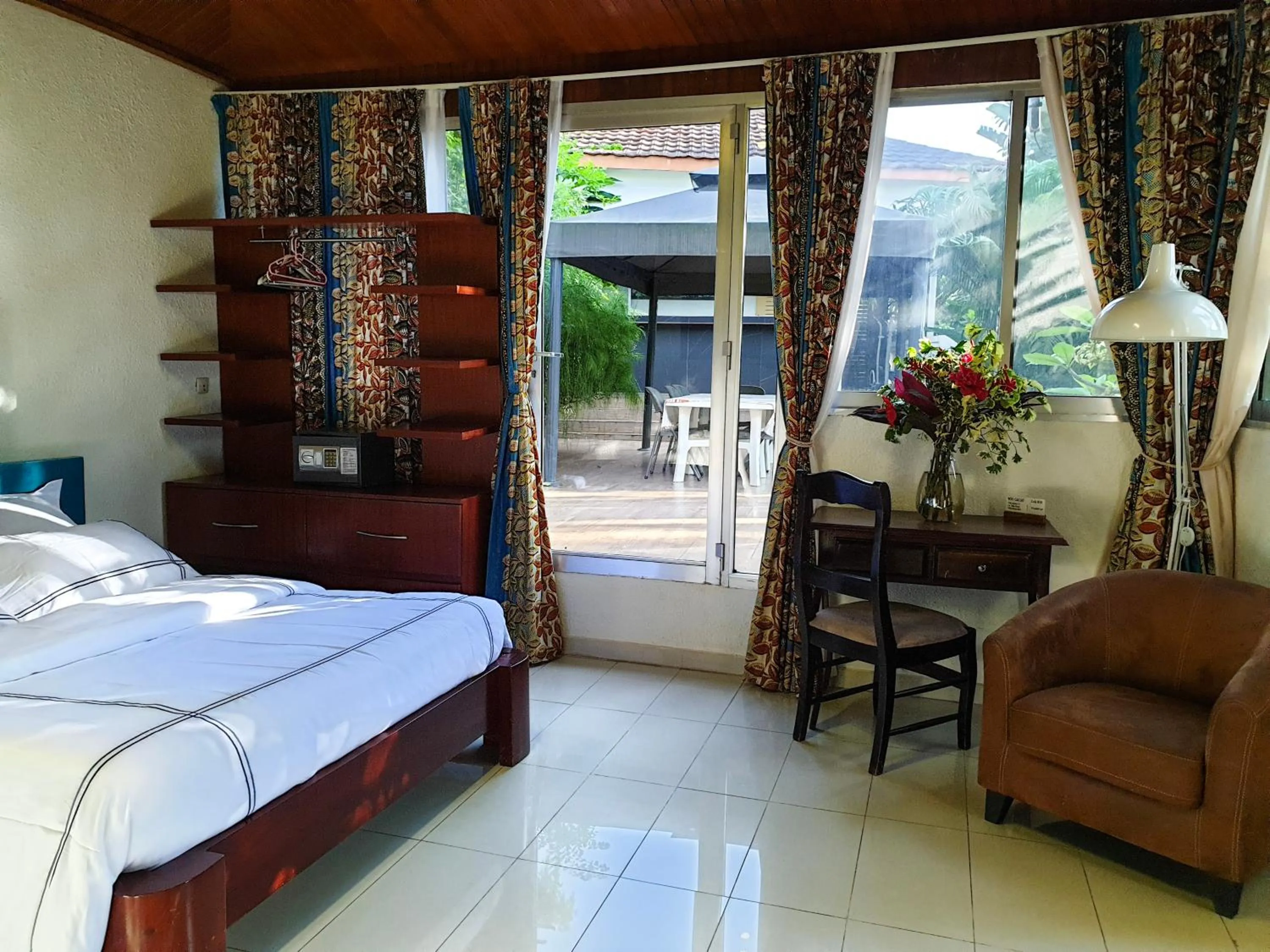 Bed in Villa Oasis Abidjan