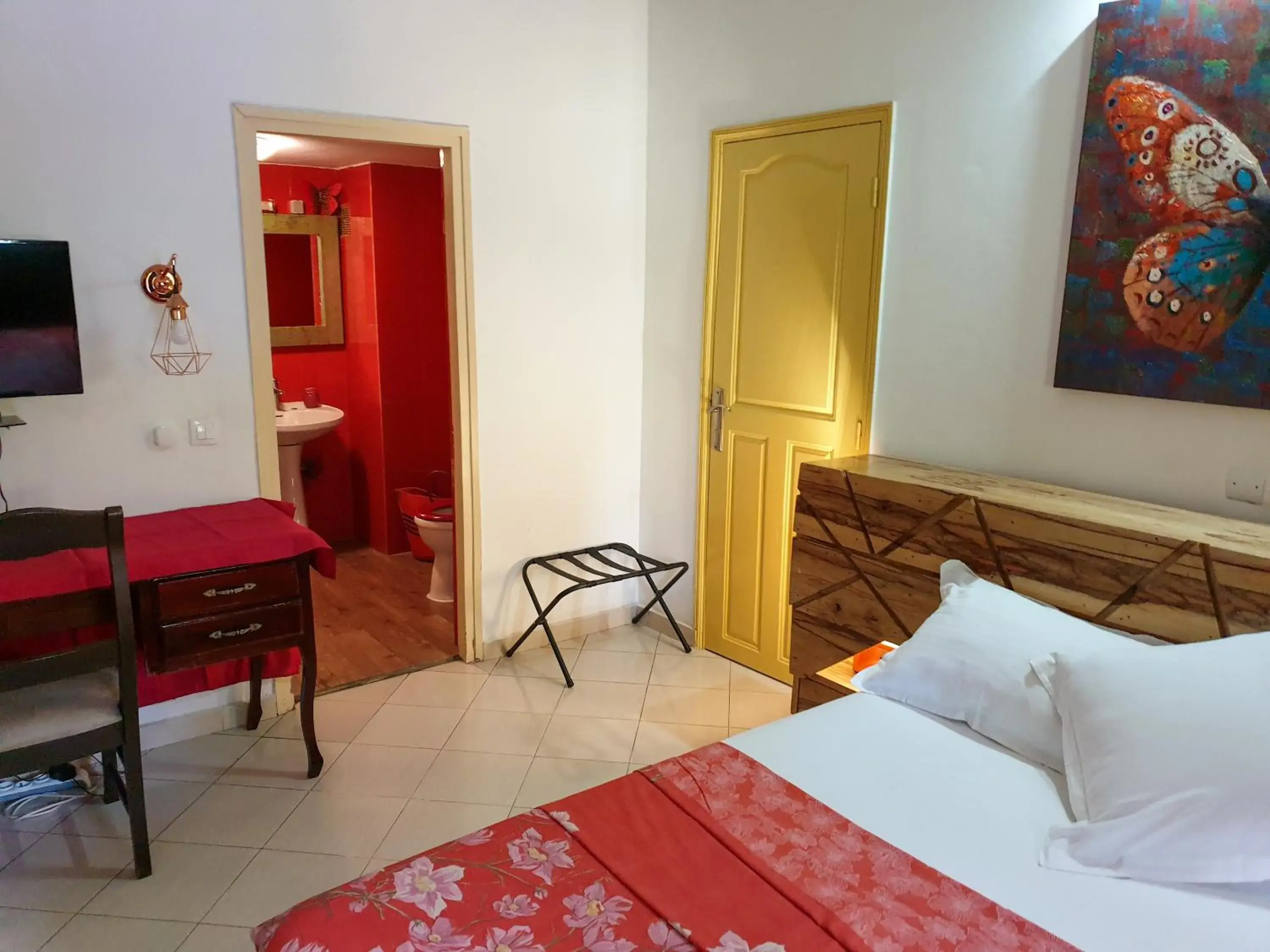 Superior Double Room - single occupancy in Villa Oasis Abidjan Superior Double Room - single occupancy in Villa Oasis Abidjan