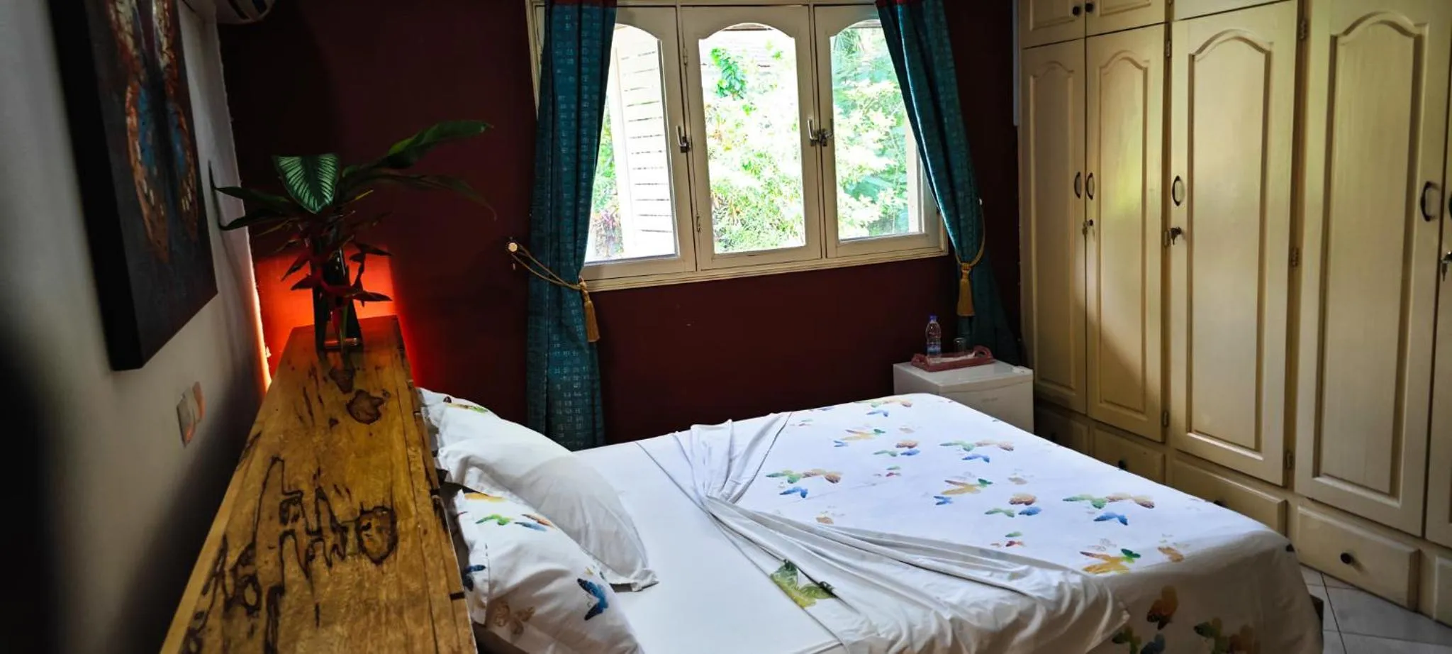 Bed in Villa Oasis Abidjan