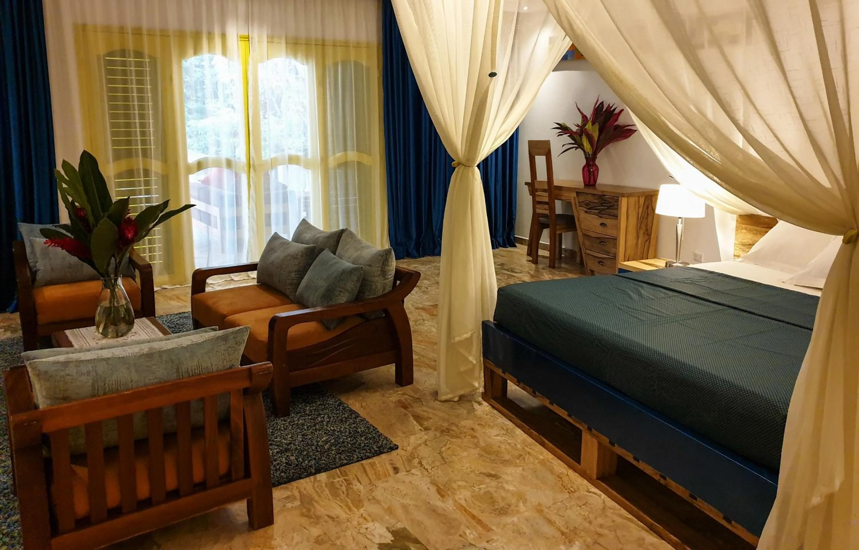 Bed in Villa Oasis Abidjan