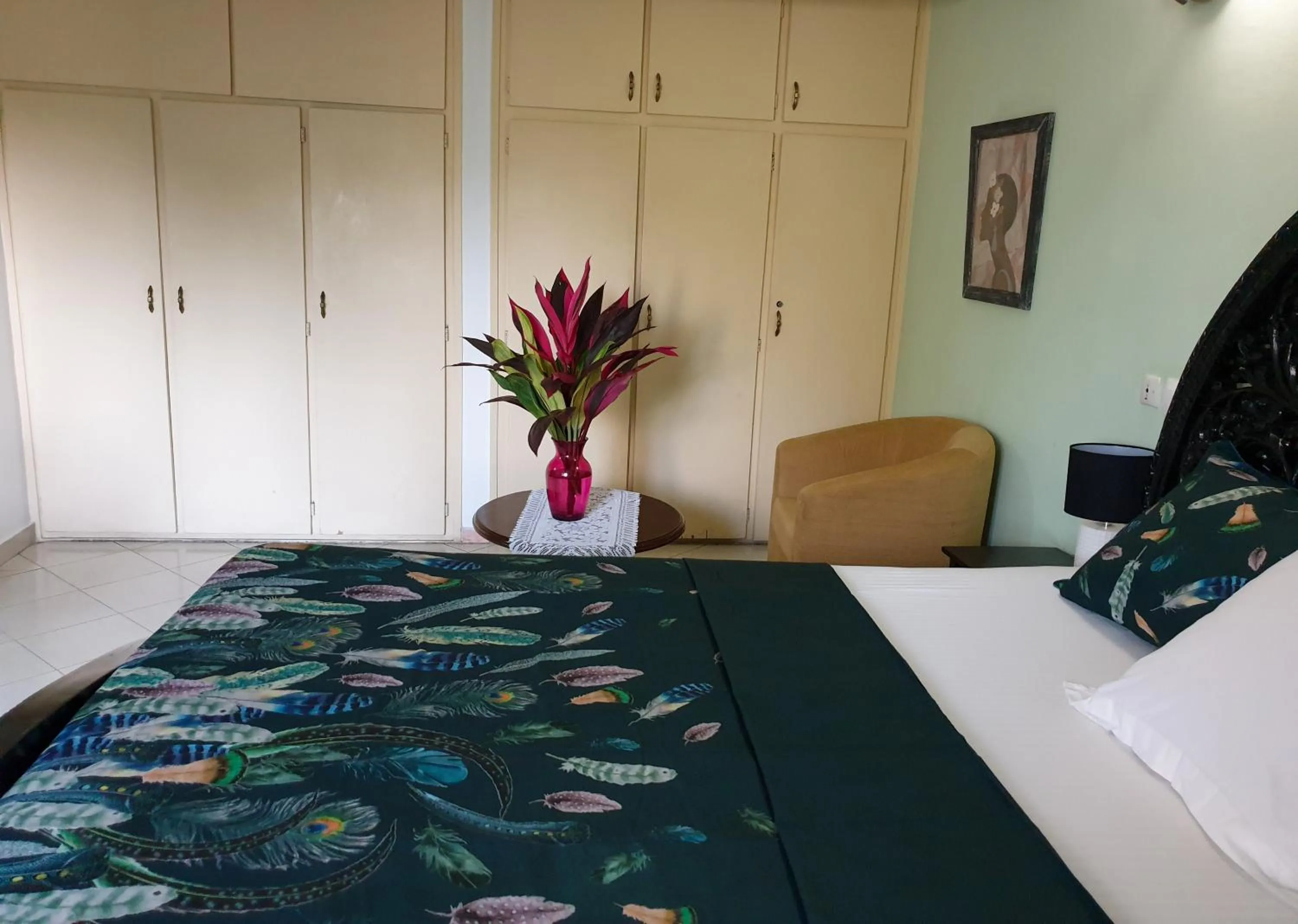 Bed in Villa Oasis Abidjan