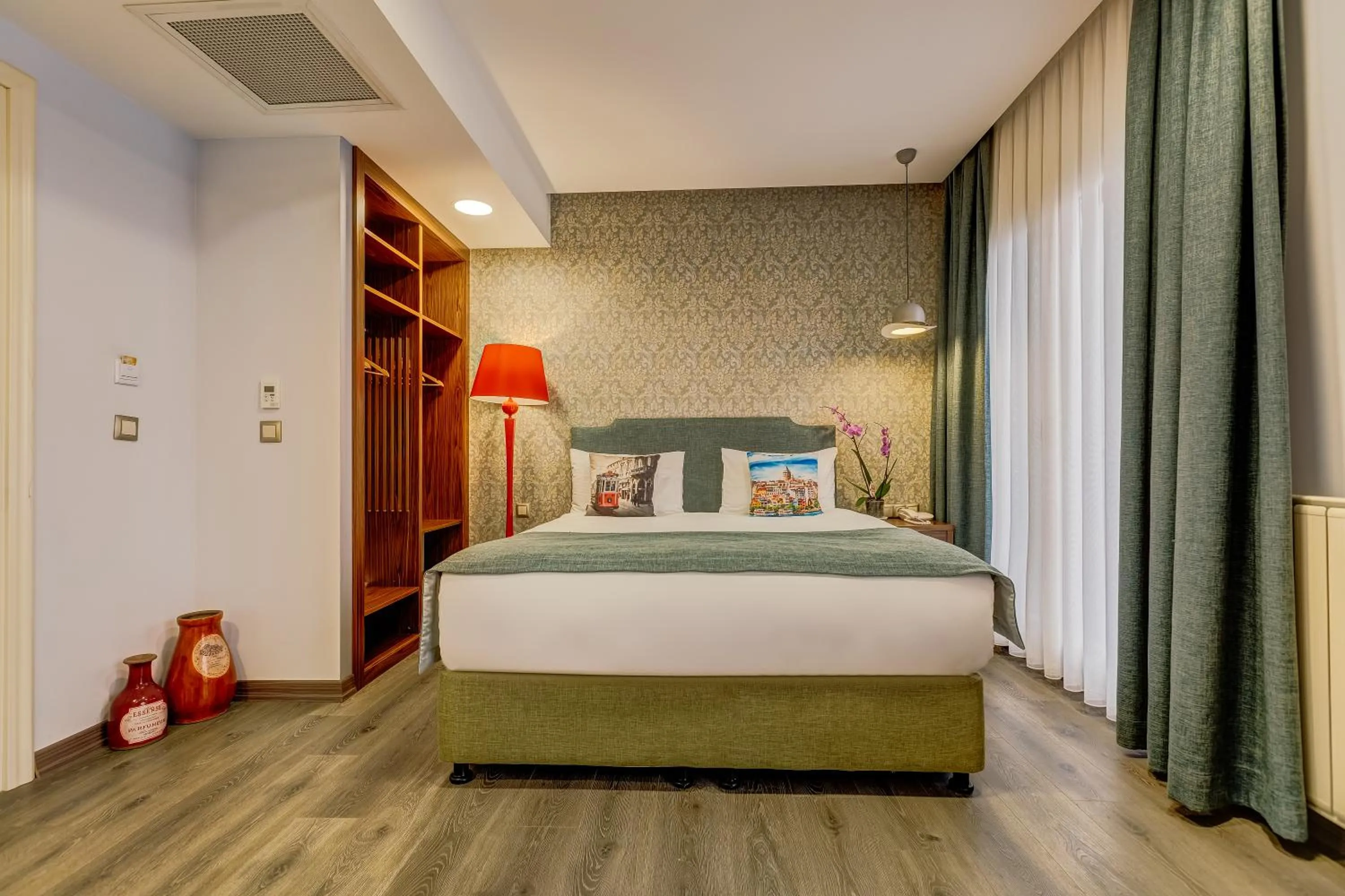 Photo of the whole room, Bed in Sometimes Hotel Taksim