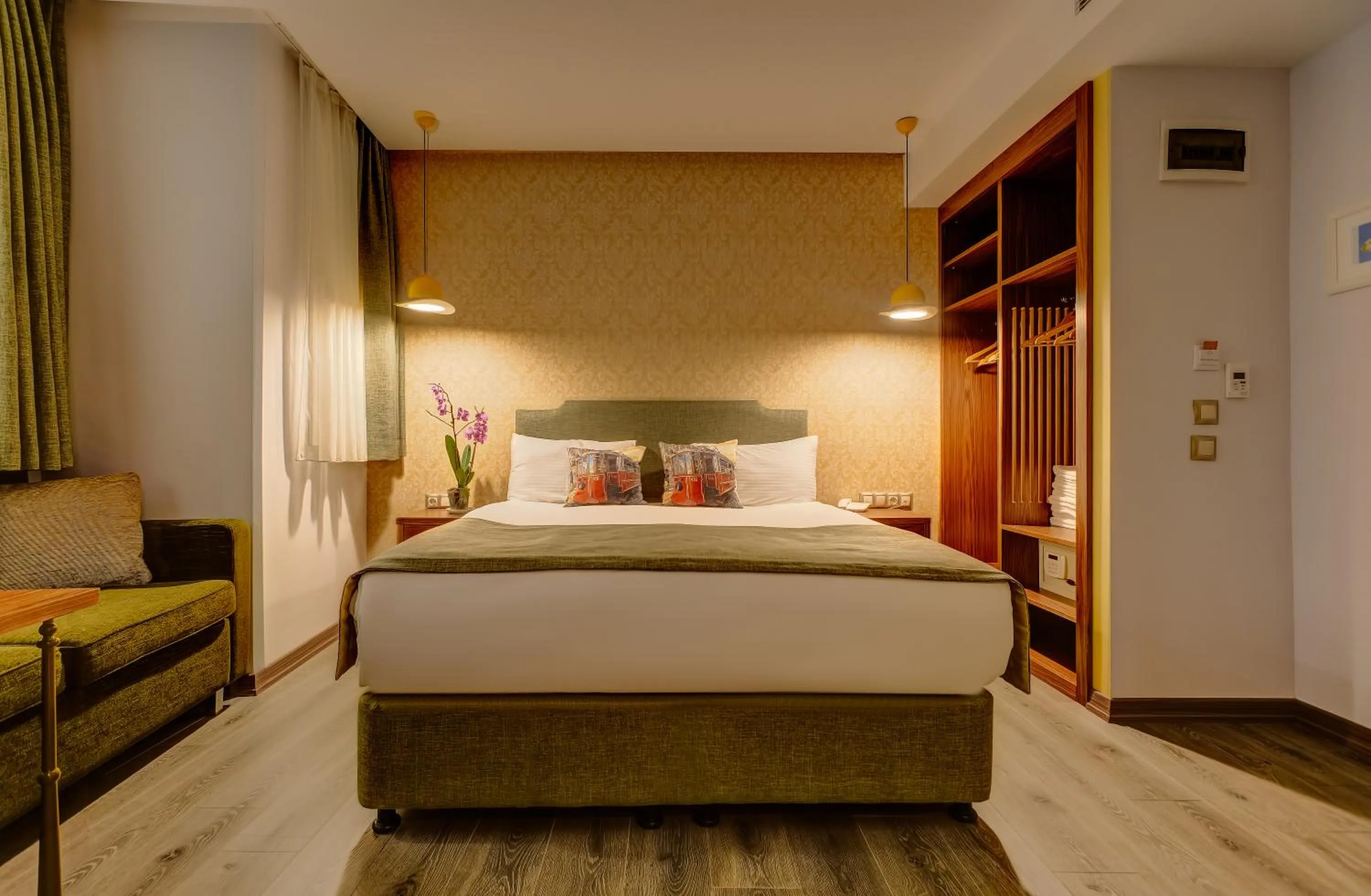 Photo of the whole room, Bed in Sometimes Hotel Taksim