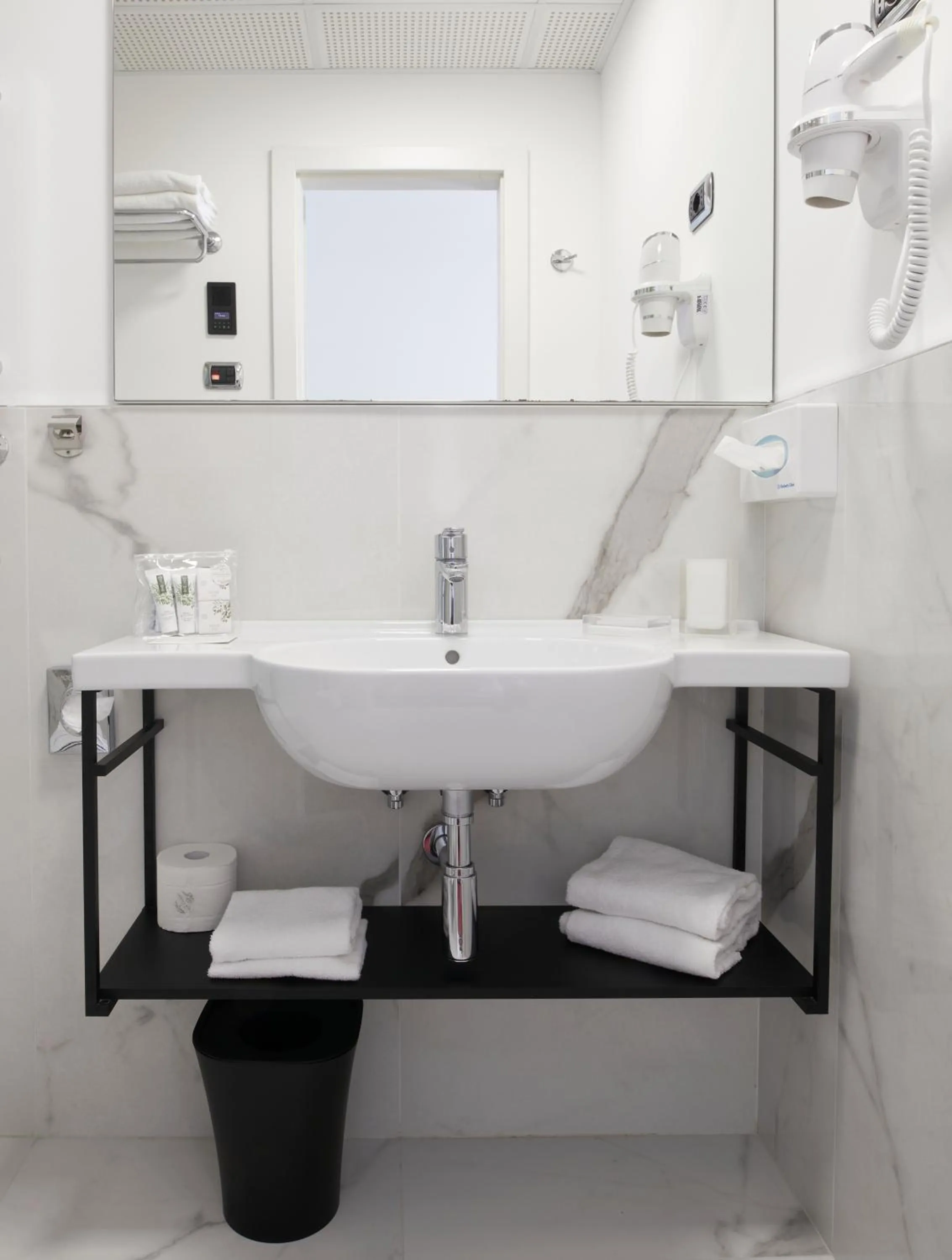 Termini Beach Hotel & Suites