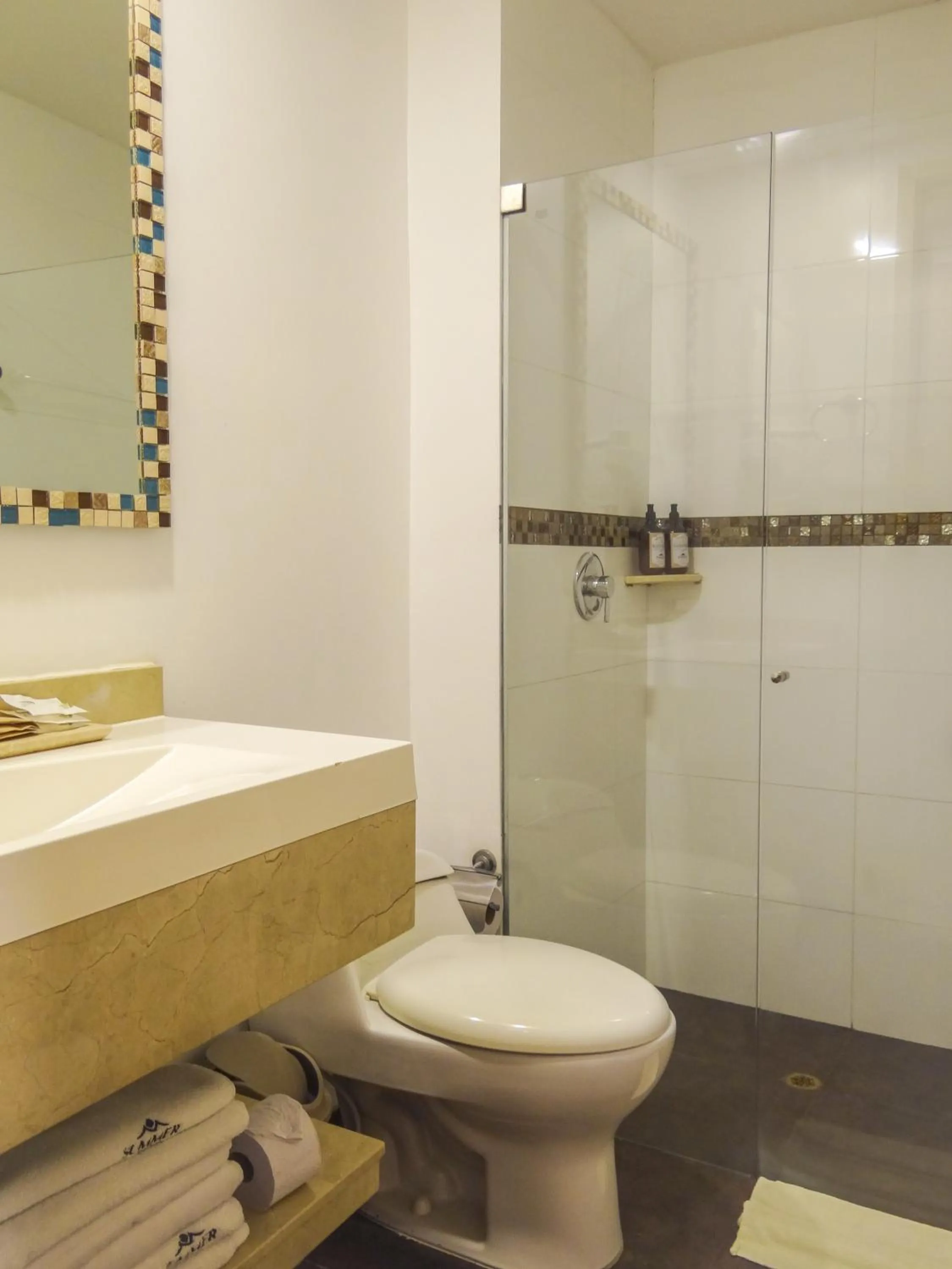 Shower in Hotel Summer Frente Al Mar