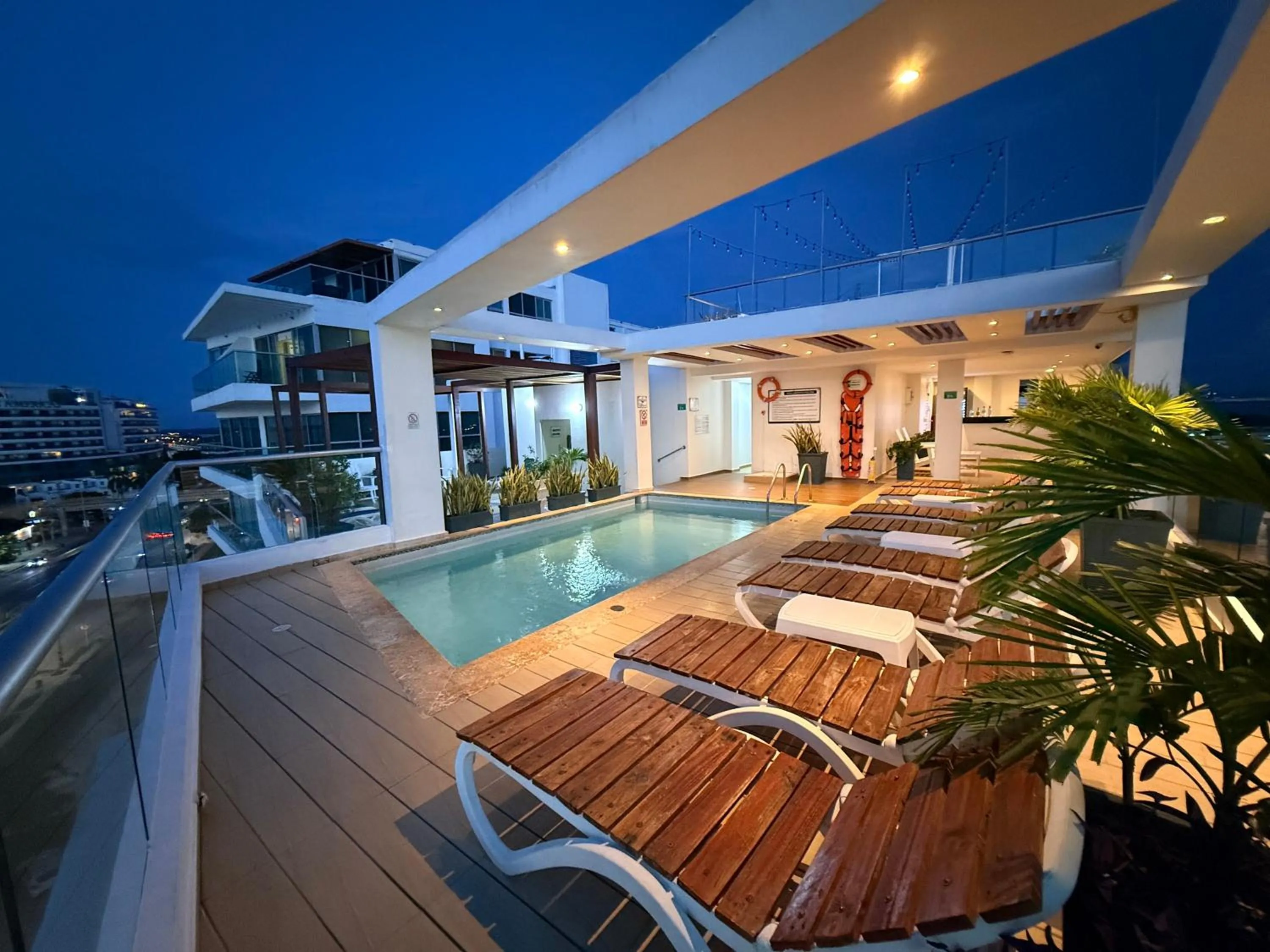 Pool view in Hotel Summer Frente Al Mar