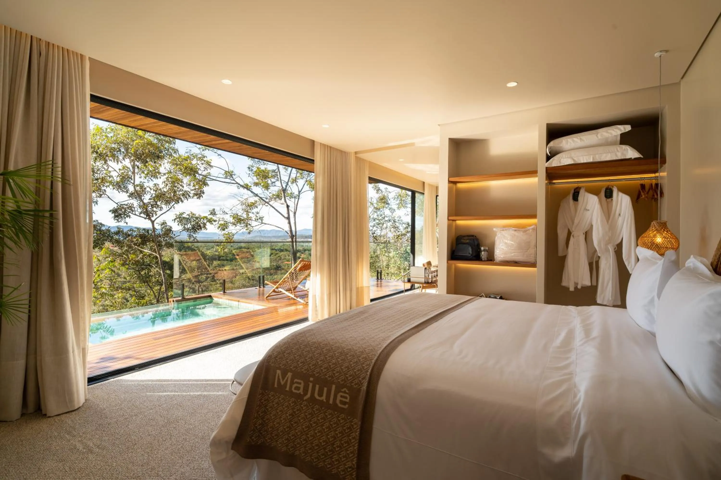 Photo of the whole room, Bed in Majulê Ecolodge