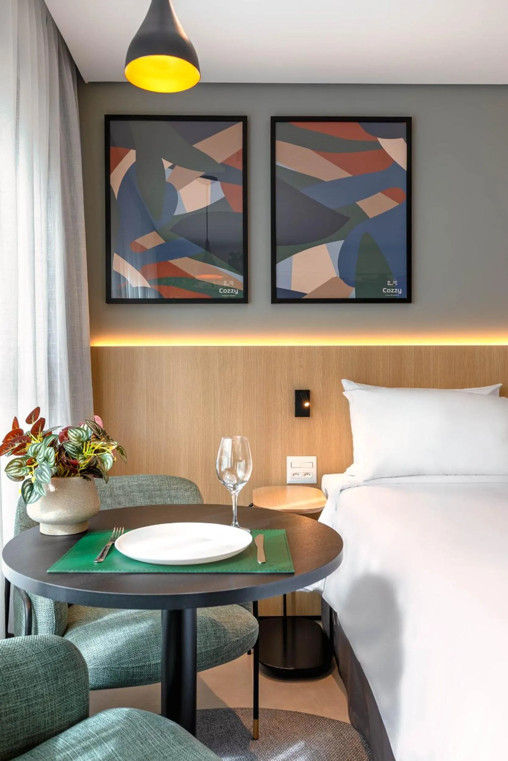 Living room, Bed in Cozzy Premium Paulista Hotel