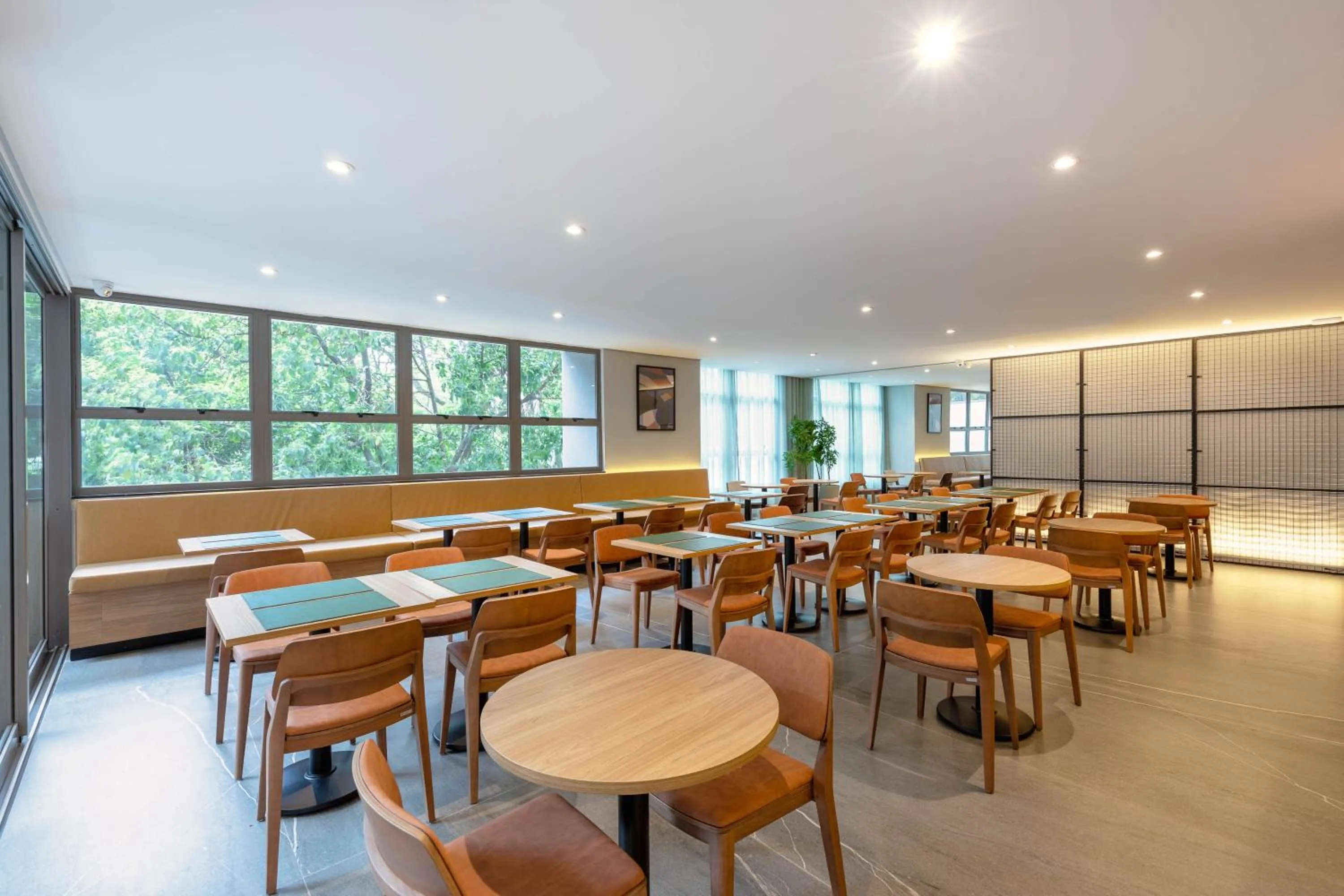 Restaurant/places to eat in Cozzy Premium Paulista Hotel