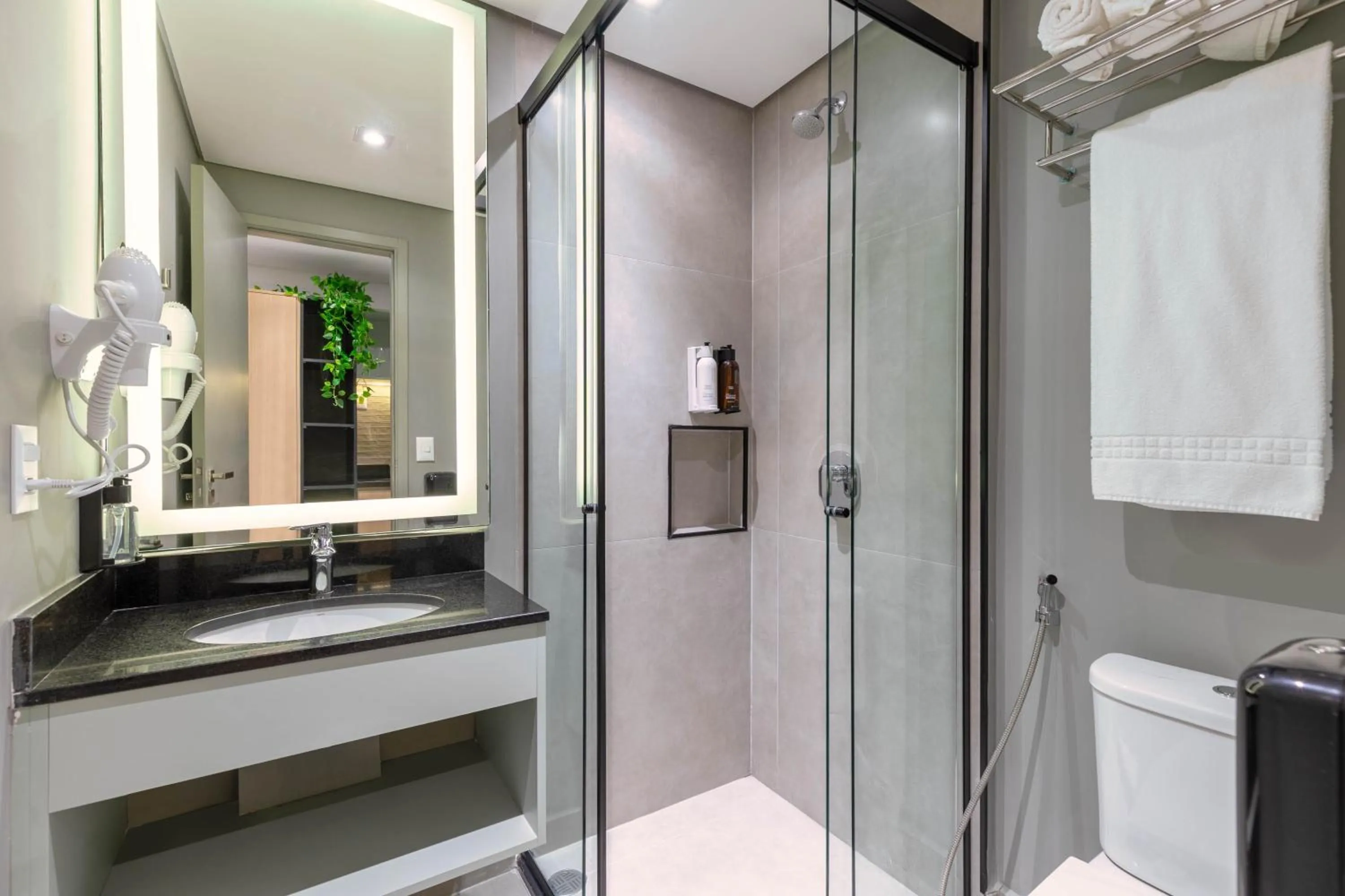 Bathroom in Cozzy Premium Paulista Hotel