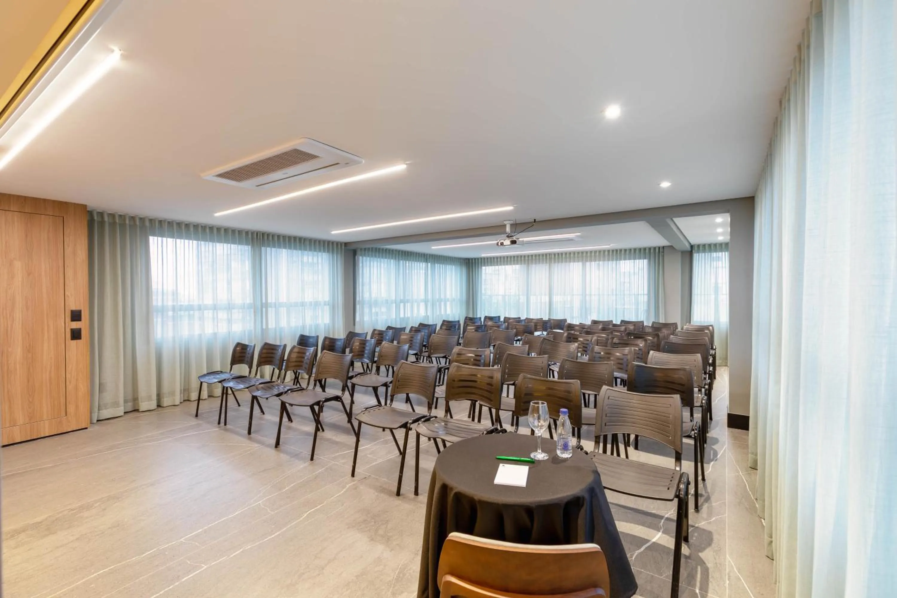 Banquet/Function facilities in Cozzy Premium Paulista Hotel