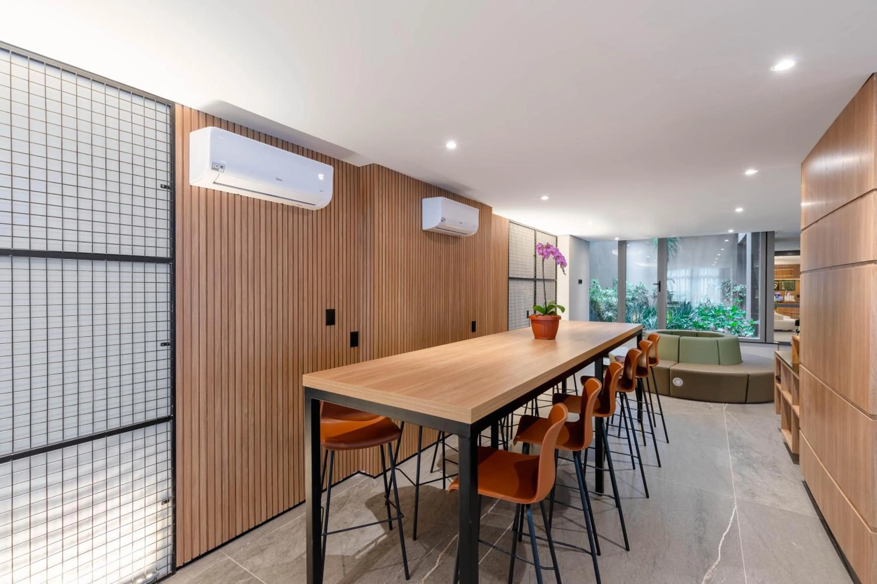 Lounge or bar in Cozzy Premium Paulista Hotel