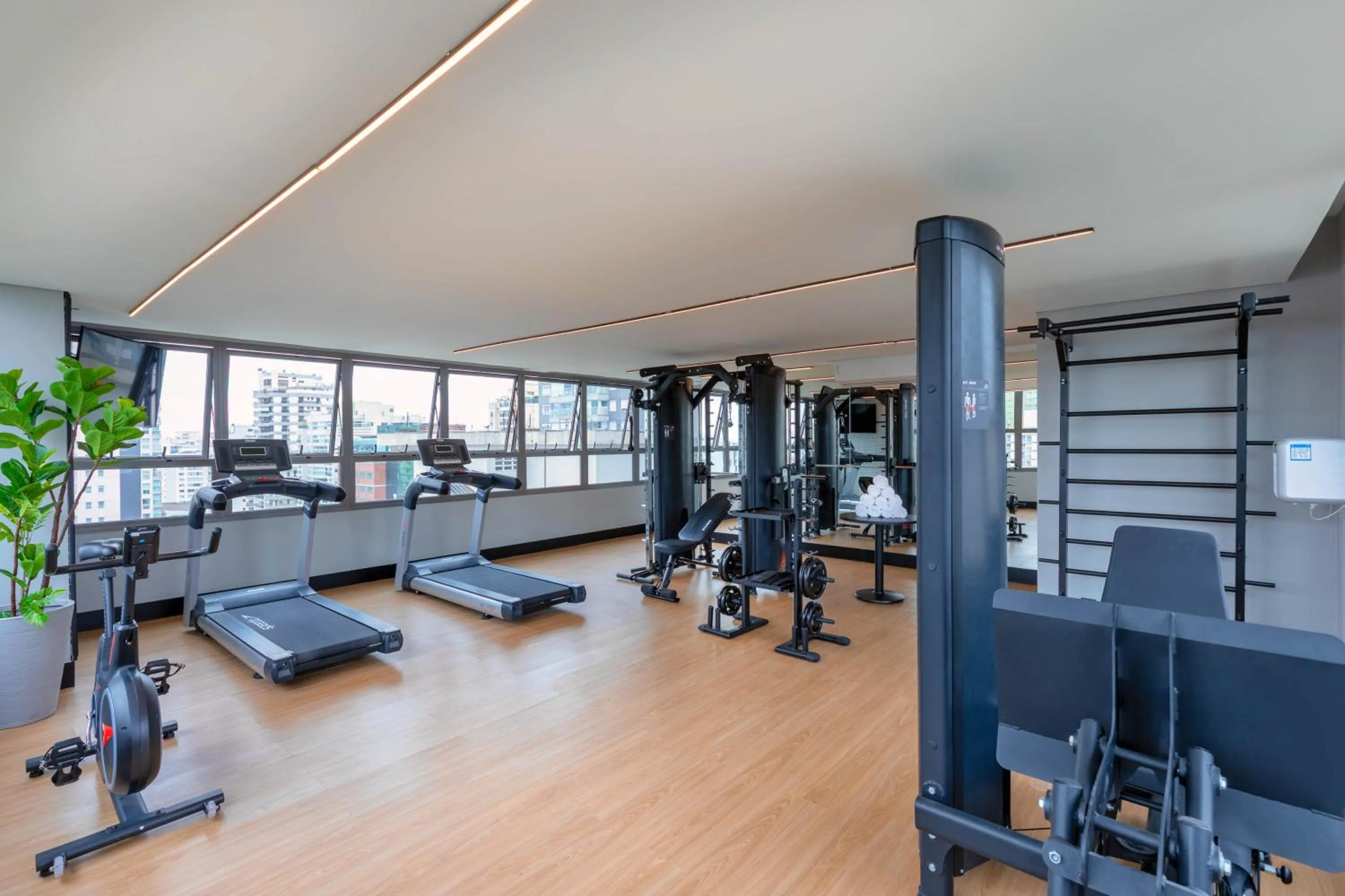 Fitness centre/facilities in Cozzy Premium Paulista Hotel