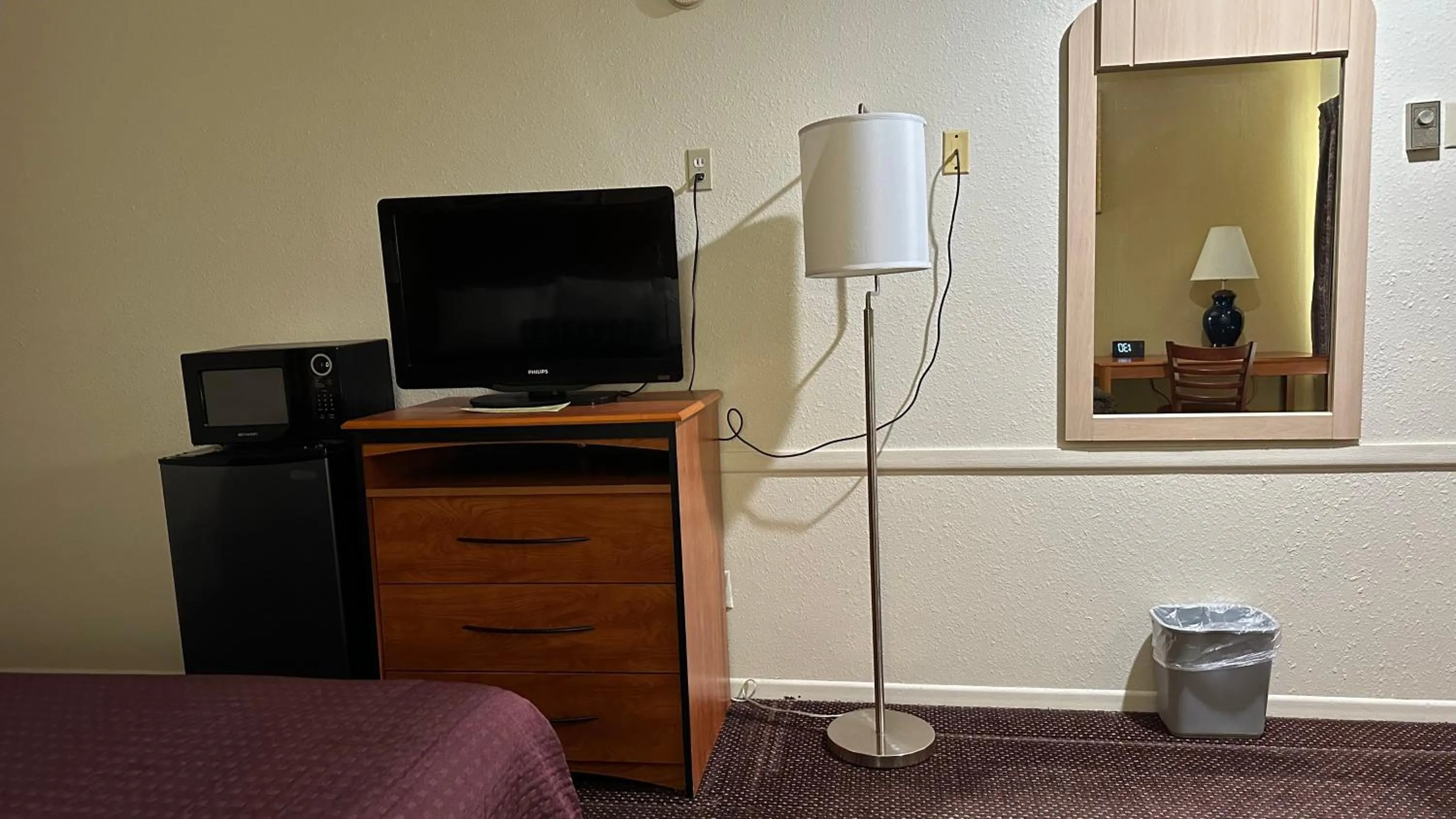 hair dresser in Economy Inn