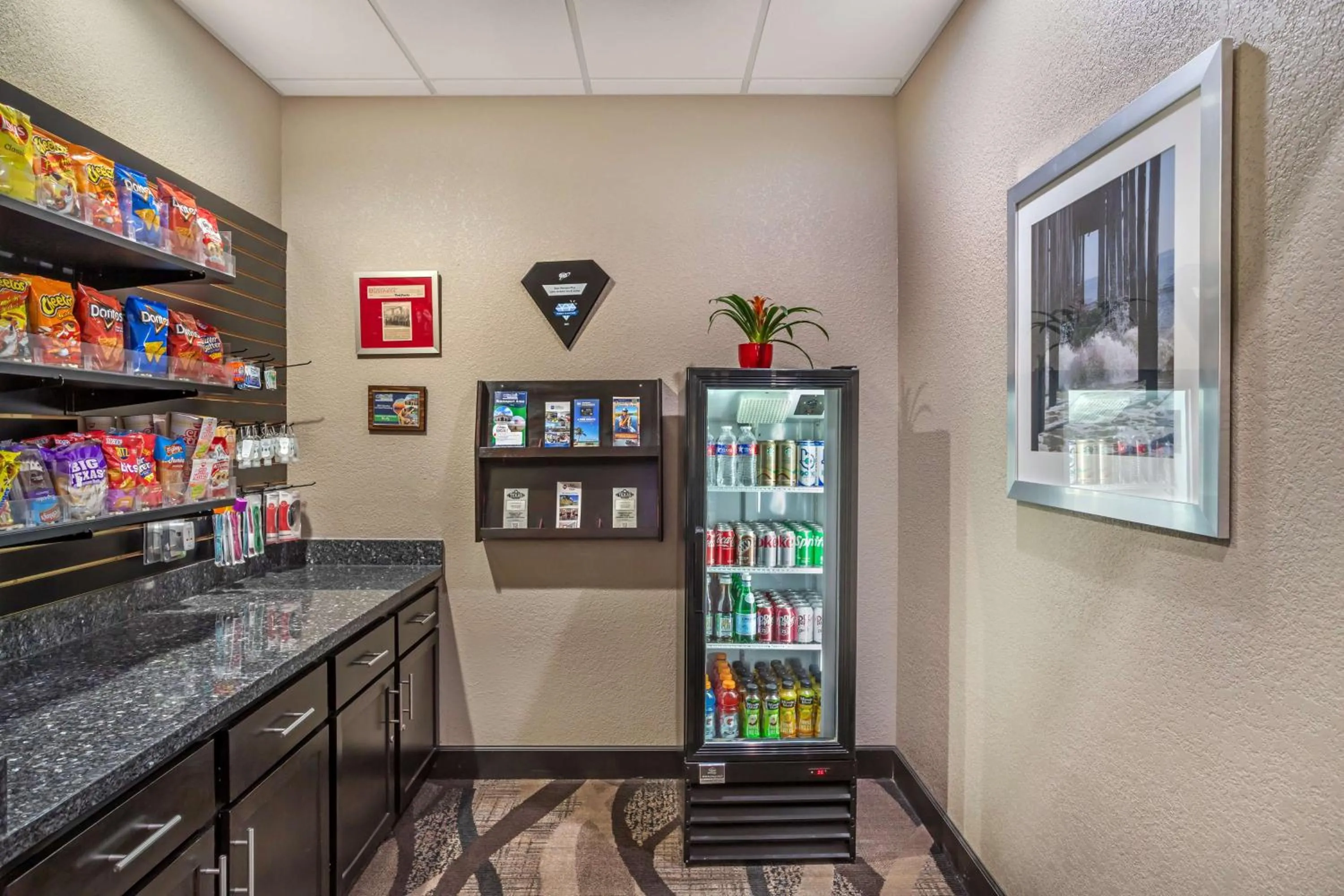 Property building in Best Western Plus Lake Jackson Inn & Suites