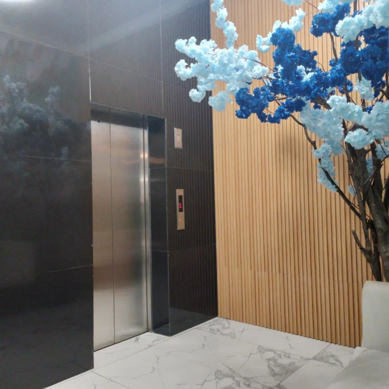 Property building in True Blue Bunga Bunga Hotel Pasar Baru - Jakarta