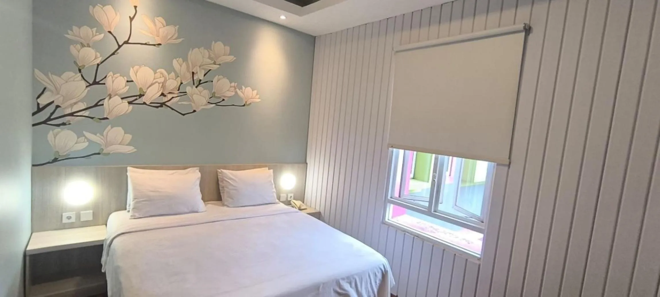 Bedroom, Bed in True Blue Bunga Bunga Hotel Pasar Baru - Jakarta