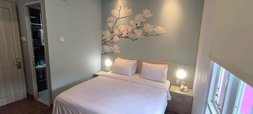 Bedroom, Bed in True Blue Bunga Bunga Hotel Pasar Baru - Jakarta