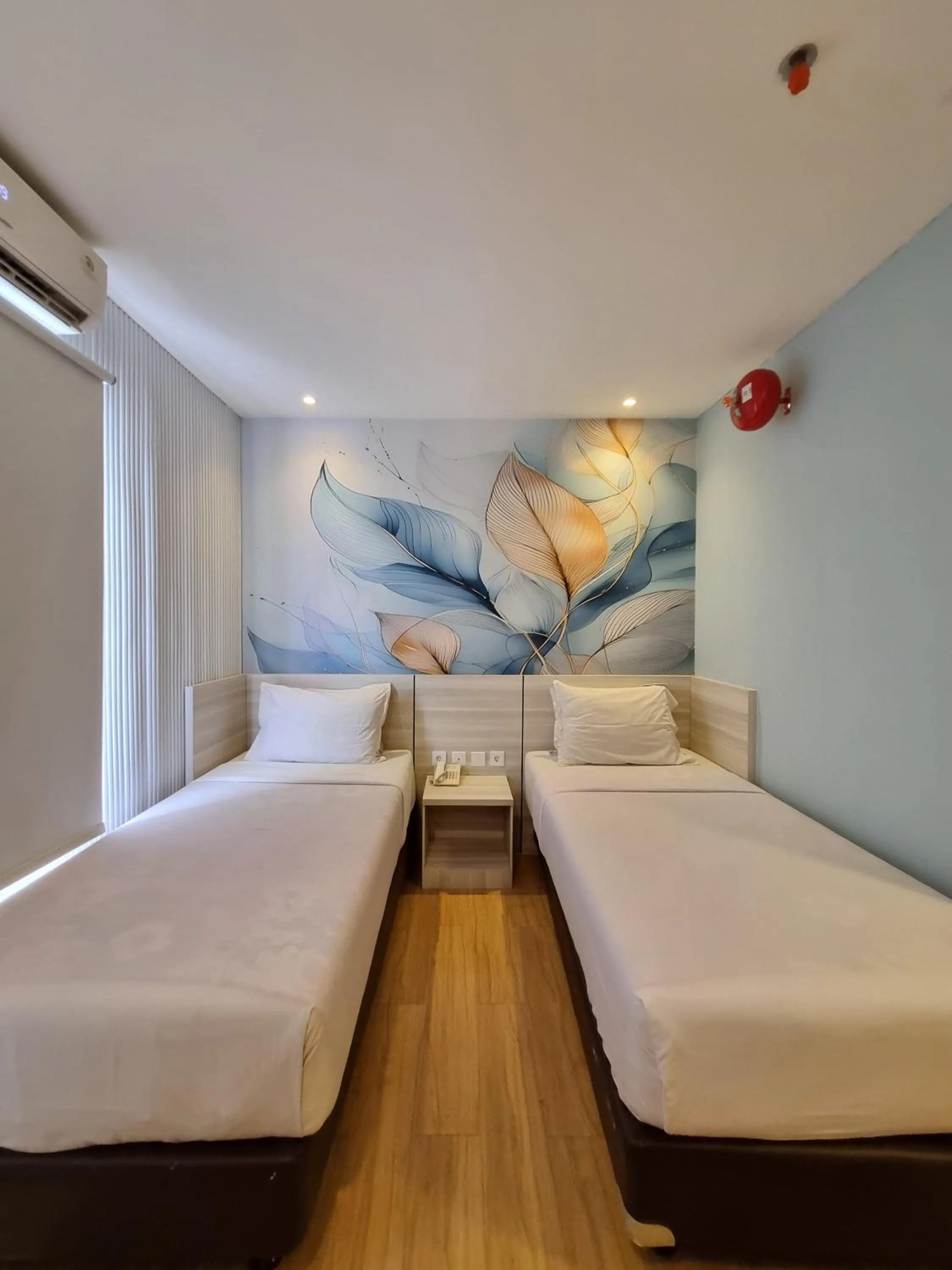 Guests, Bed in True Blue Bunga Bunga Hotel Pasar Baru - Jakarta