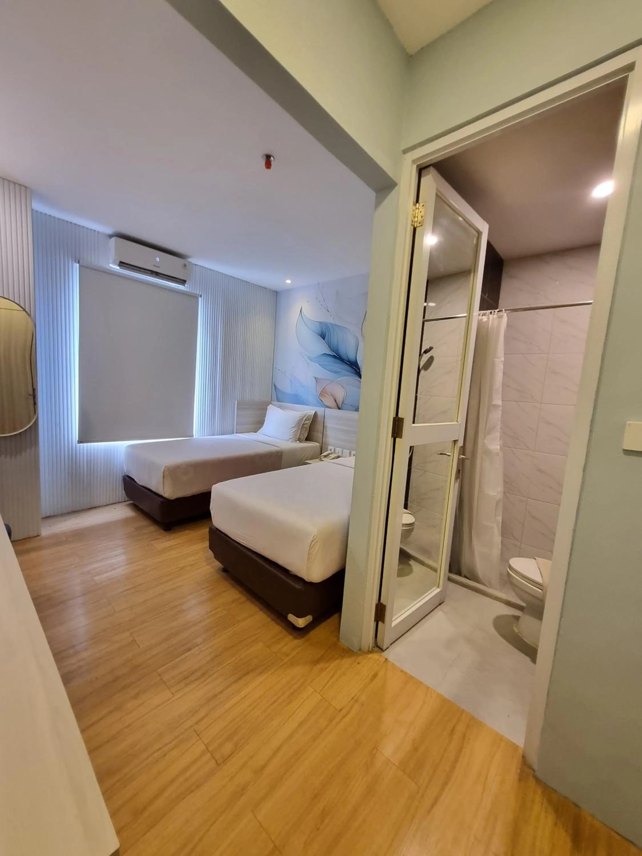 Guests, Bed in True Blue Bunga Bunga Hotel Pasar Baru - Jakarta