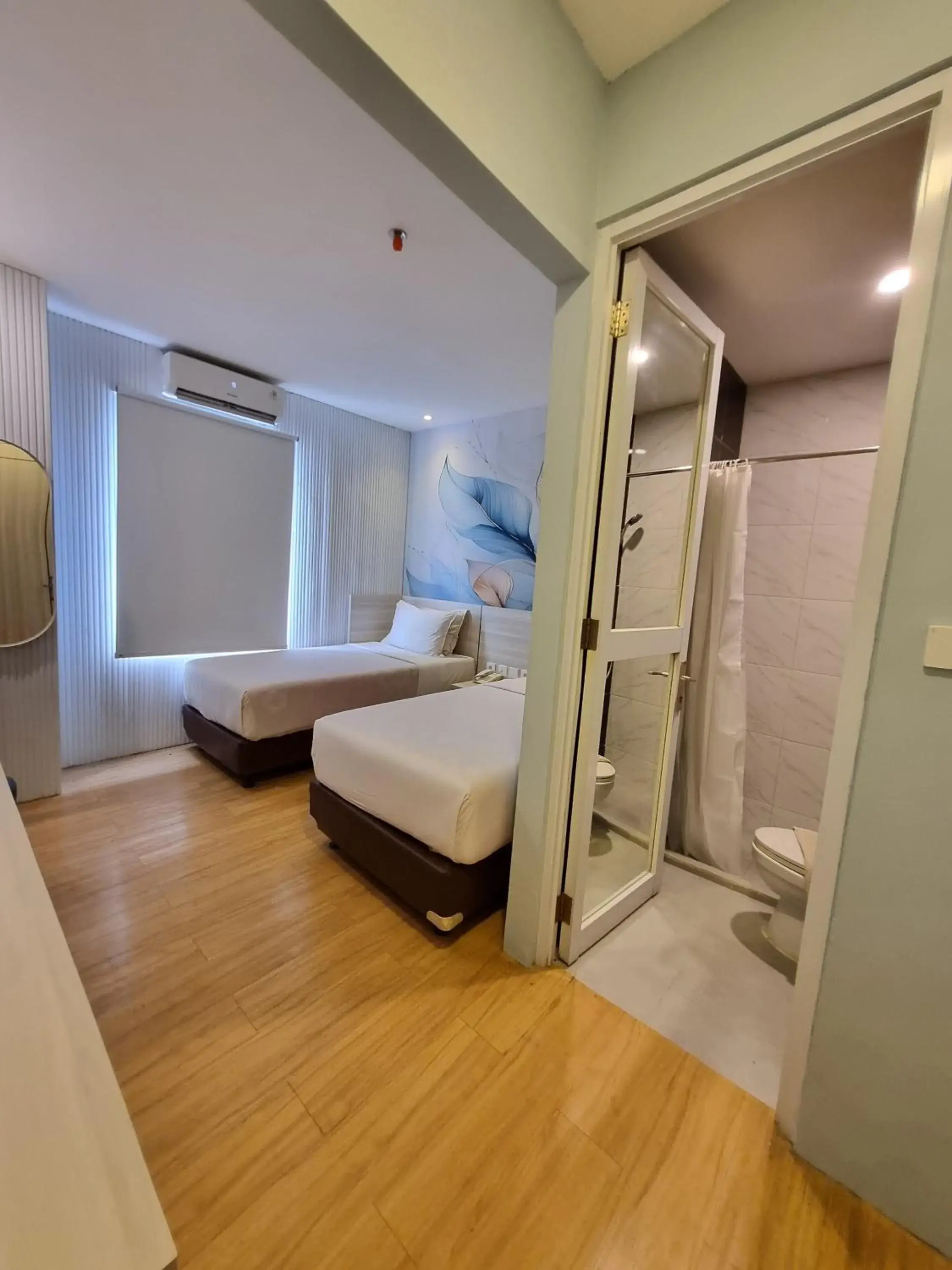 Deluxe Twin Room in True Blue Bunga Bunga Hotel Pasar Baru - Jakarta Deluxe Twin Room in True Blue Bunga Bunga Hotel Pasar Baru - Jakarta
