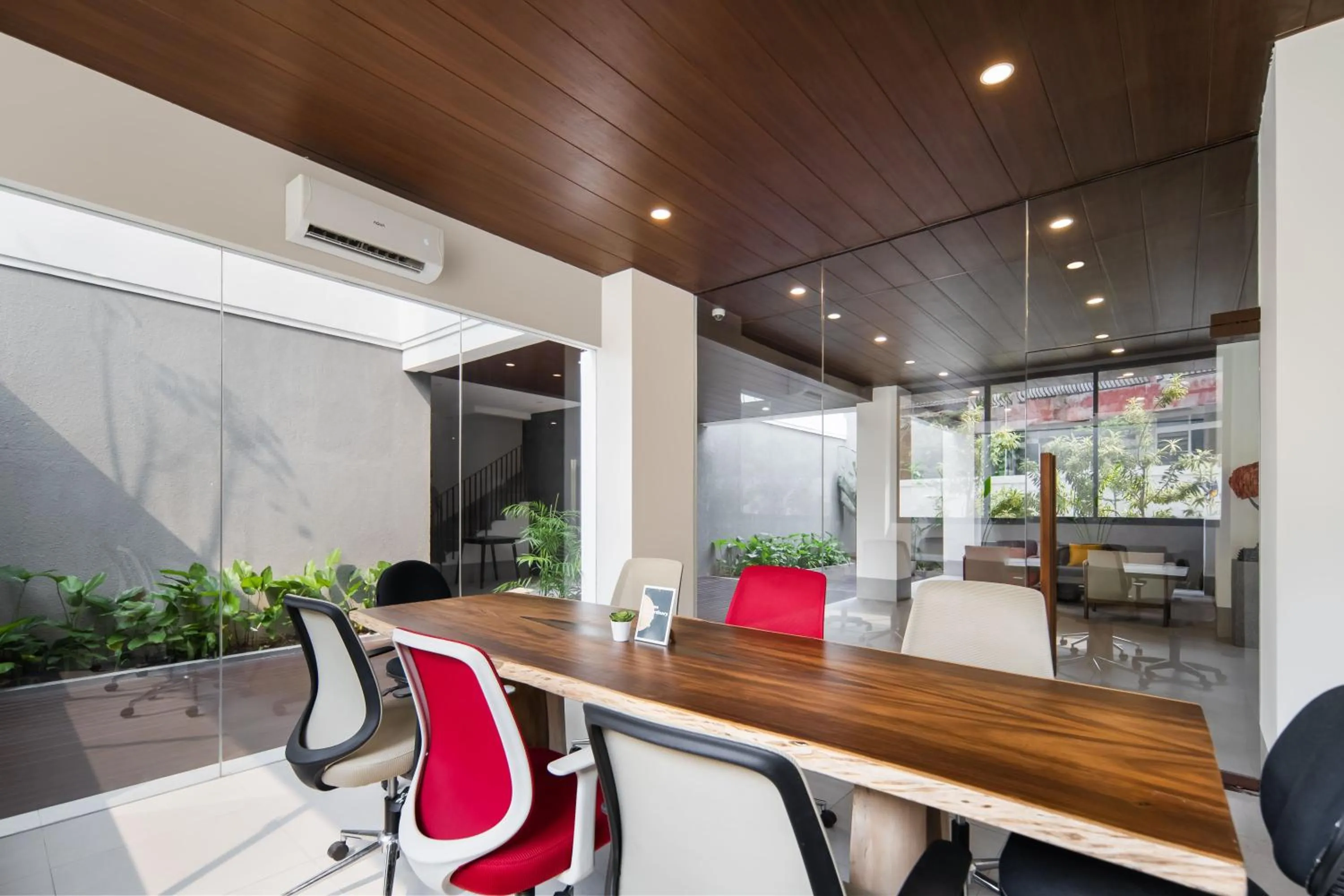 Meeting/conference room in Cove Dra House