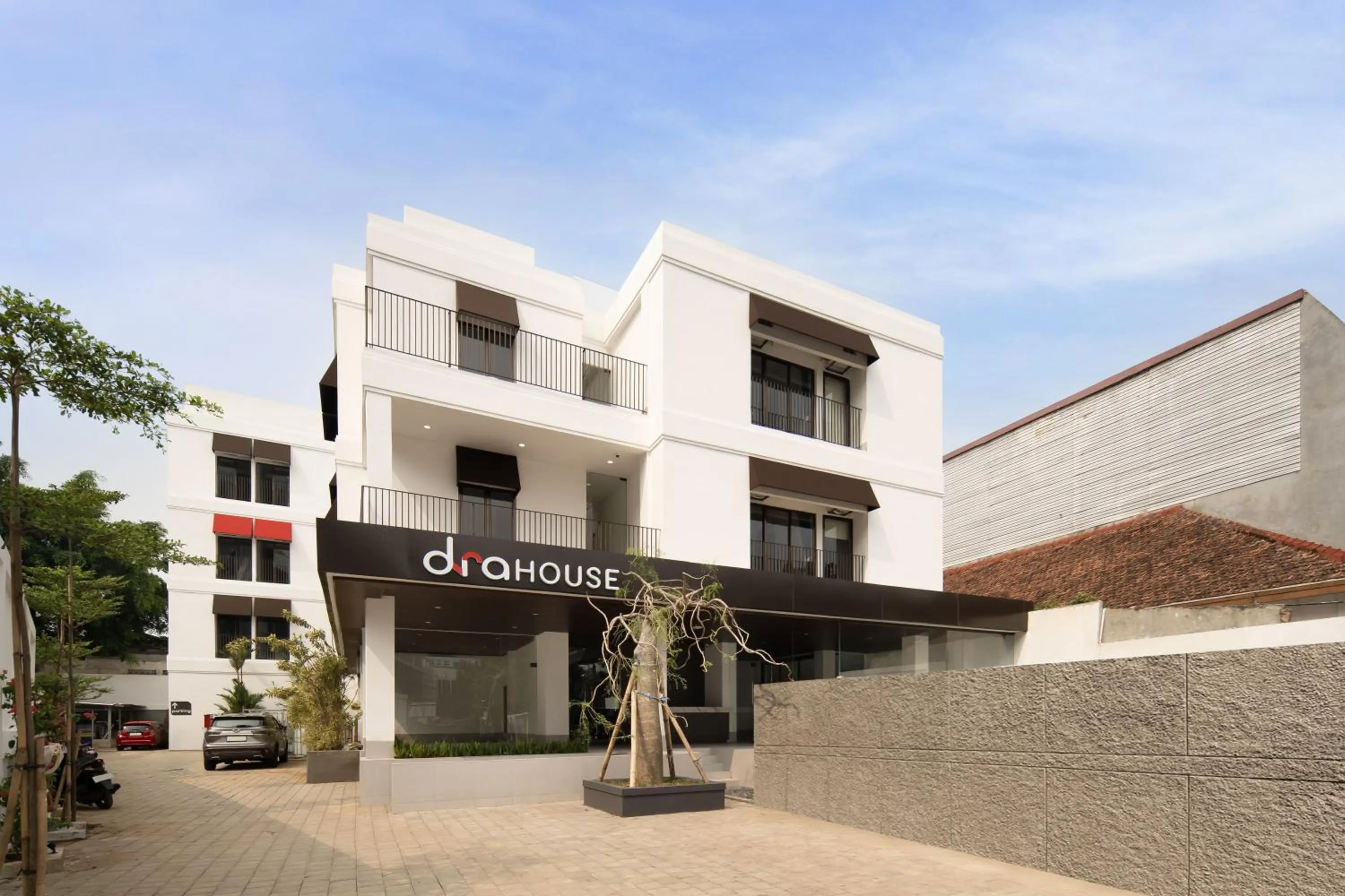 Property building in Cove Dra House