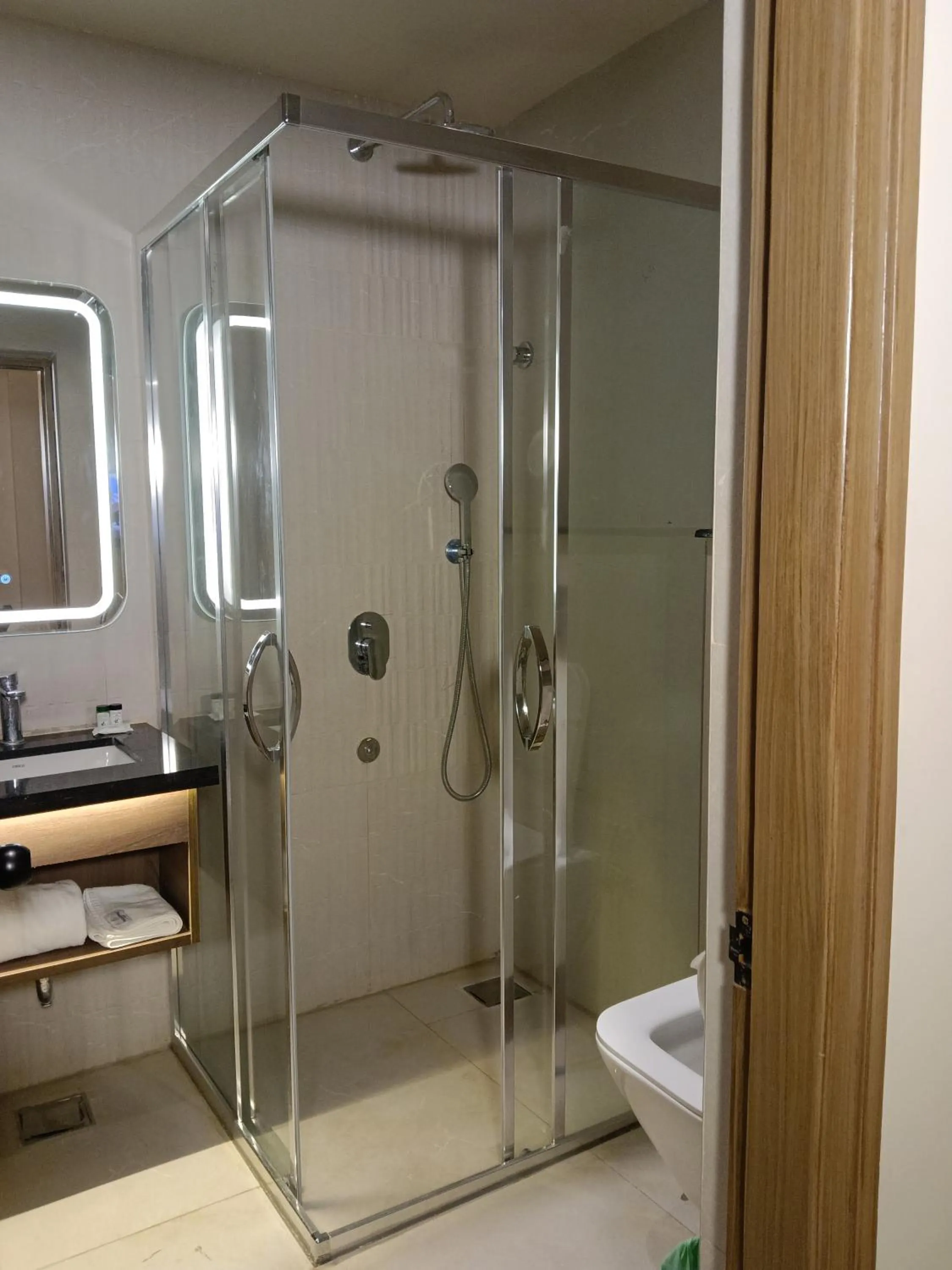 Bathroom in Hotel Muthahalli Grand