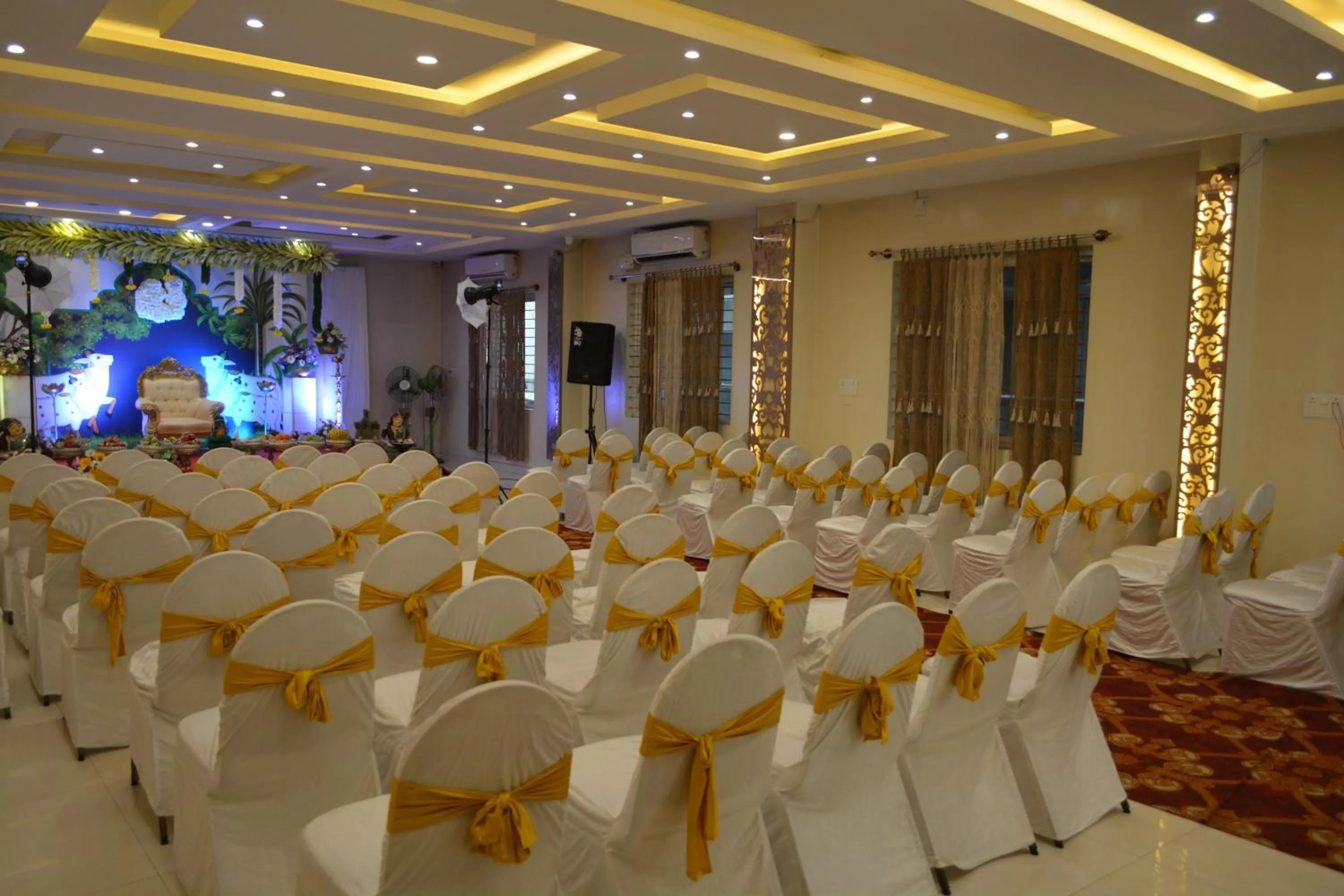 Living room in Hotel Muthahalli Grand