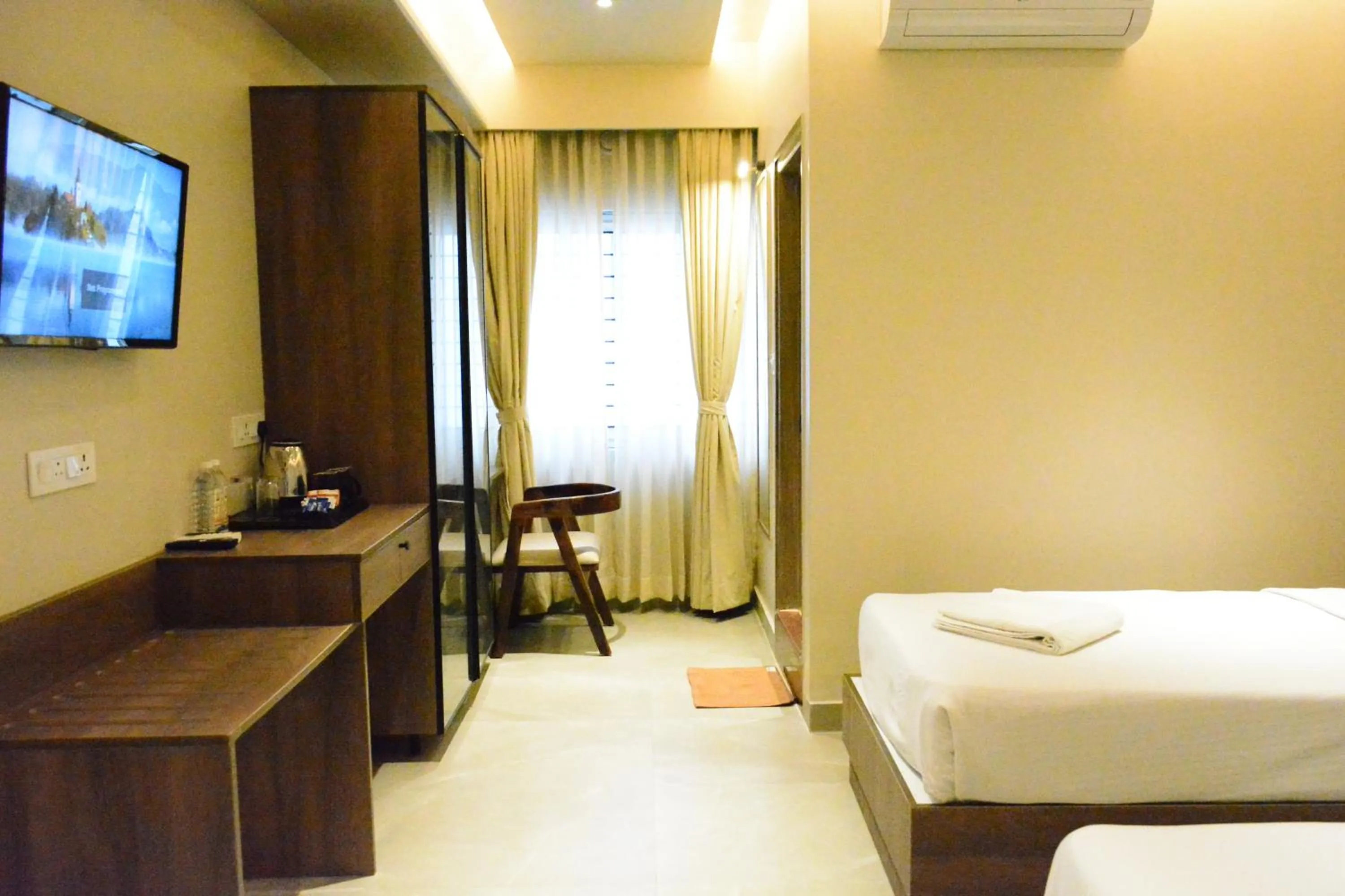 TV and multimedia, Bed in Hotel Muthahalli Grand
