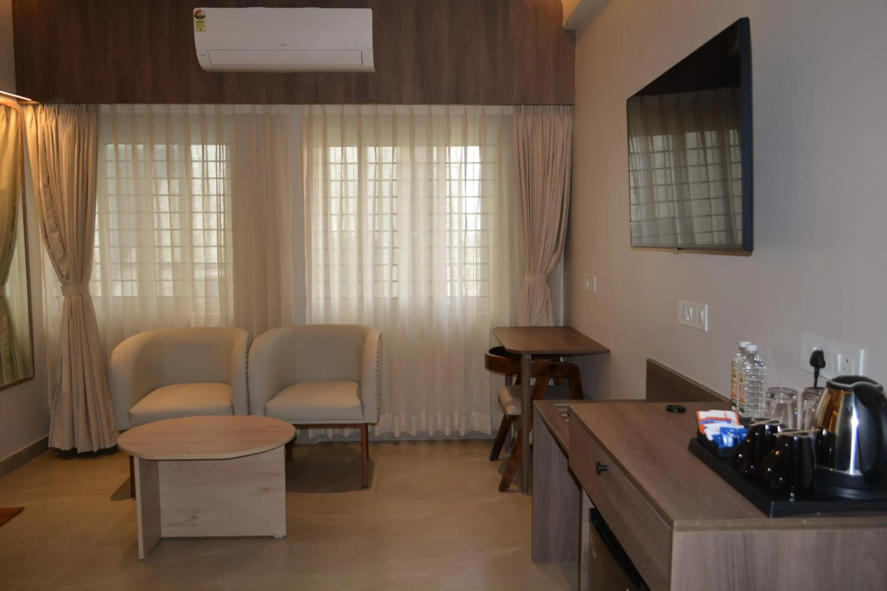 TV and multimedia in Hotel Muthahalli Grand