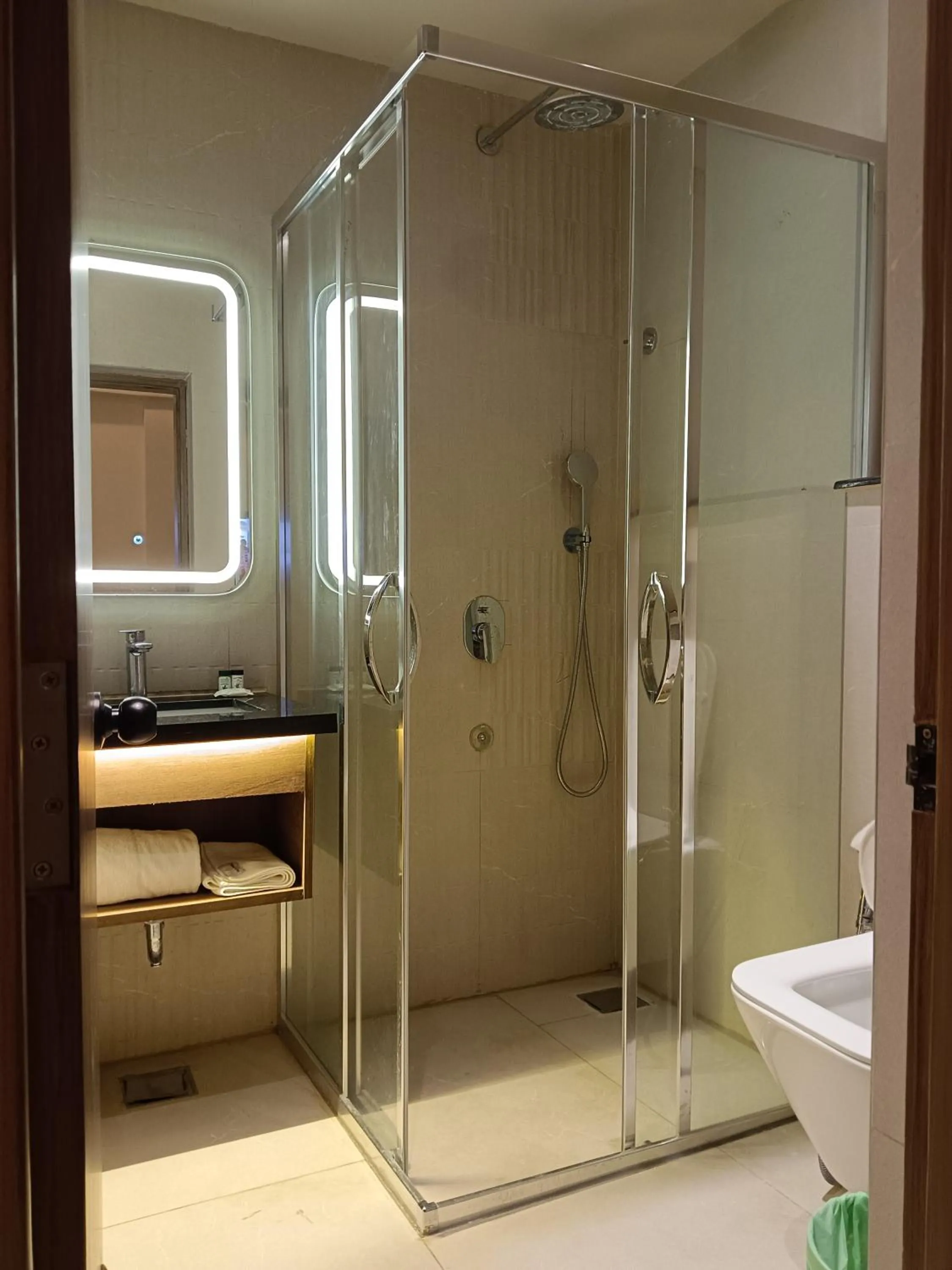 Bathroom in Hotel Muthahalli Grand
