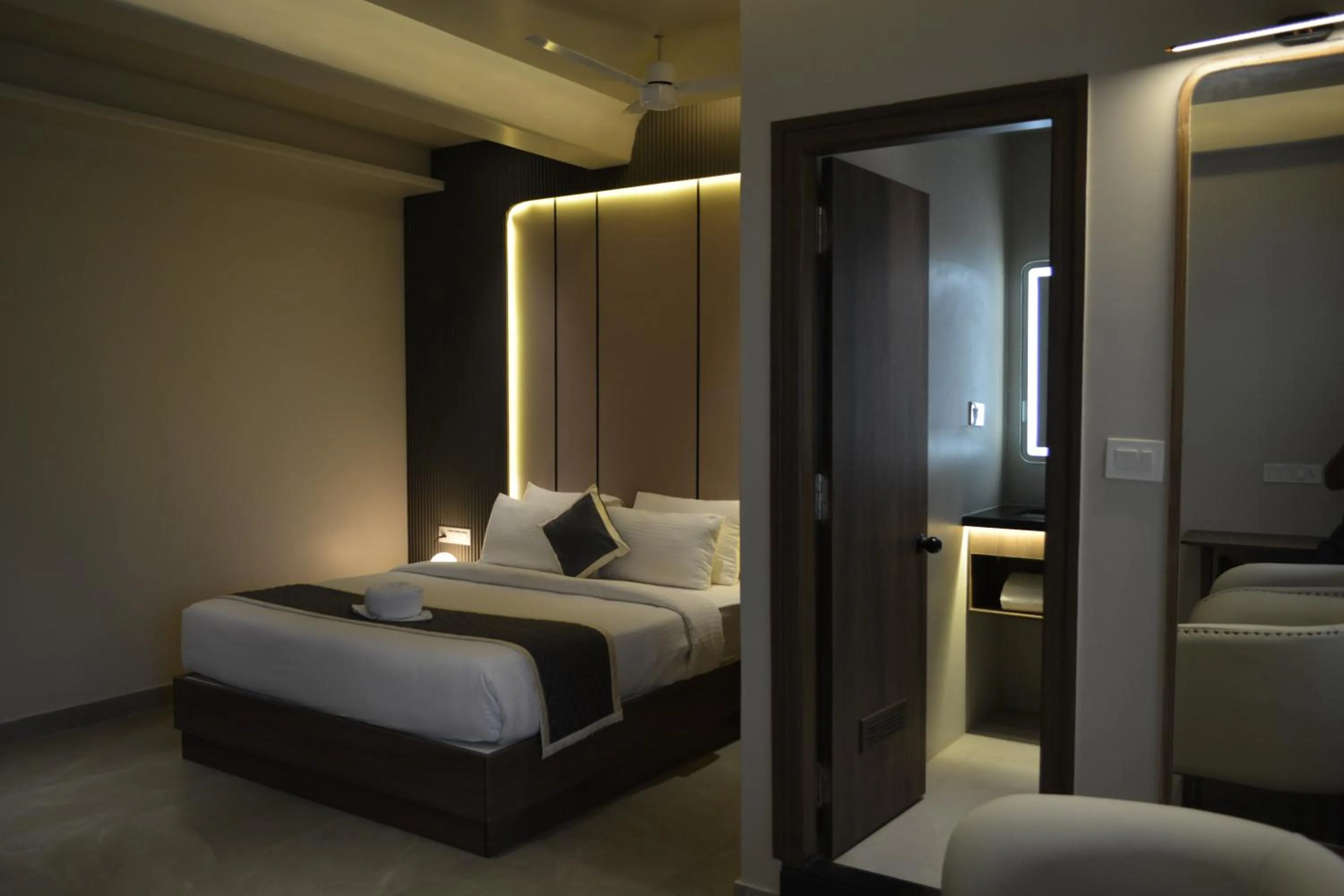 Bed in Hotel Muthahalli Grand