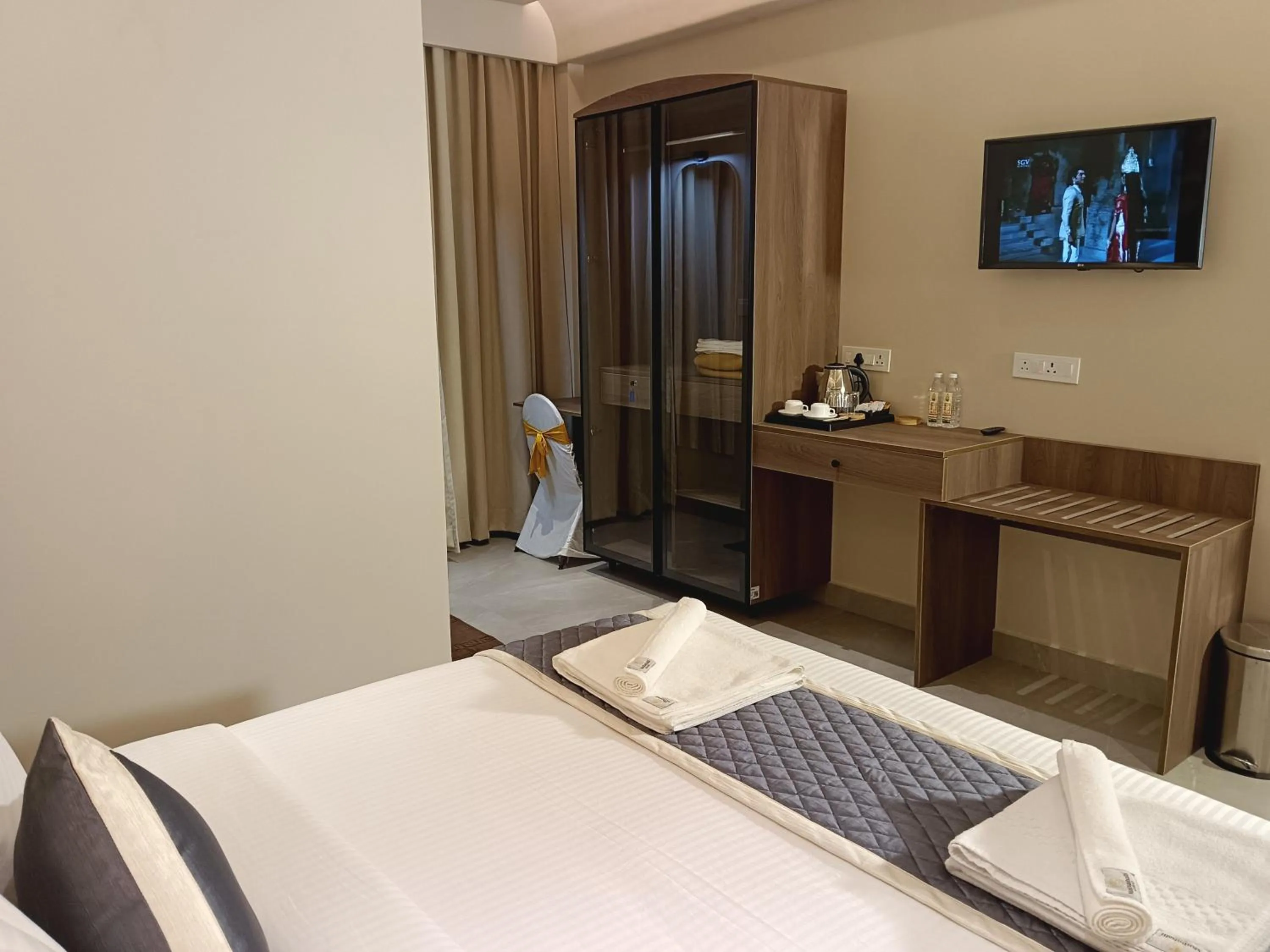 TV and multimedia, Bed in Hotel Muthahalli Grand