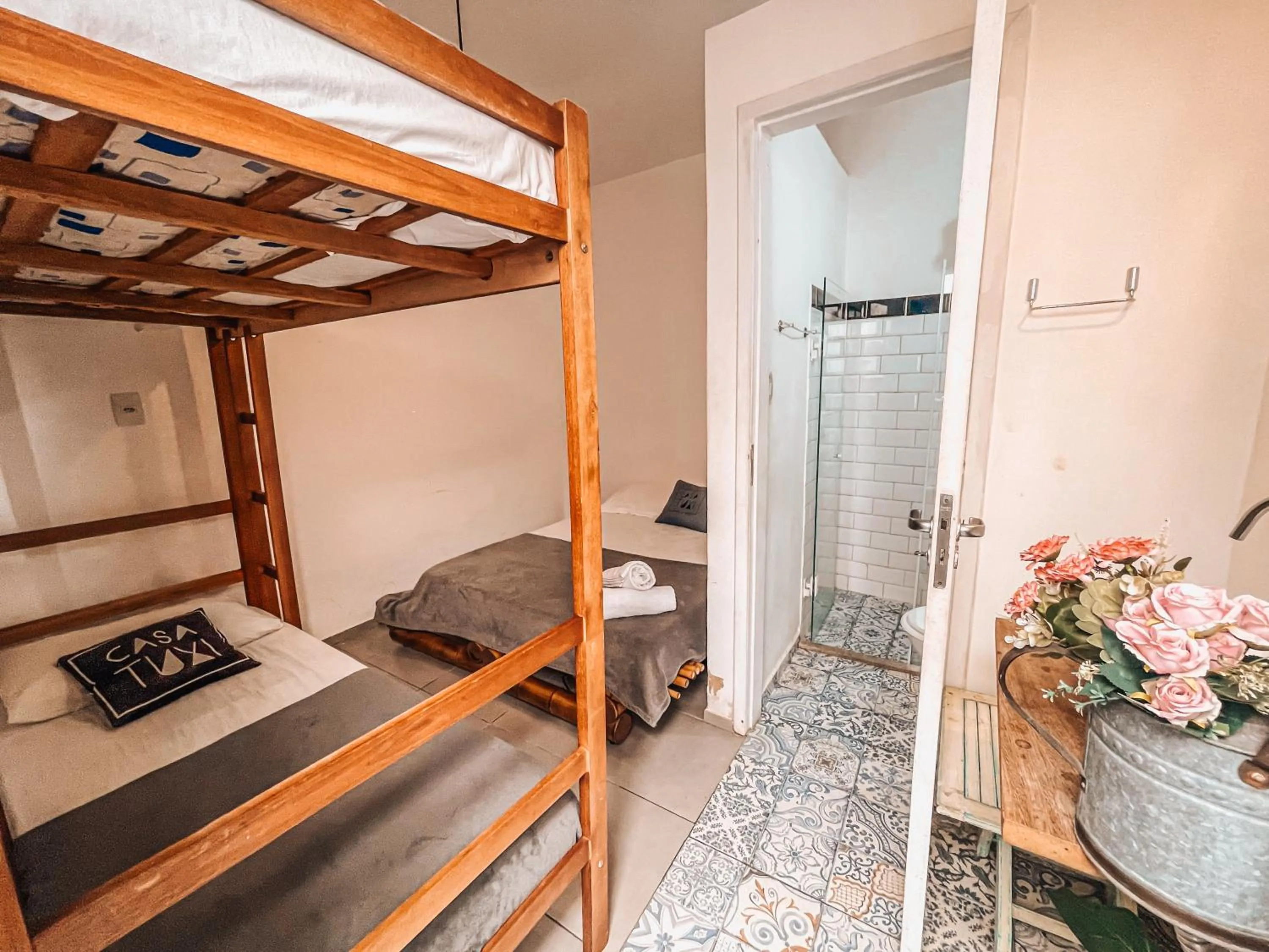 Shower, Bed in Casa Tuxi