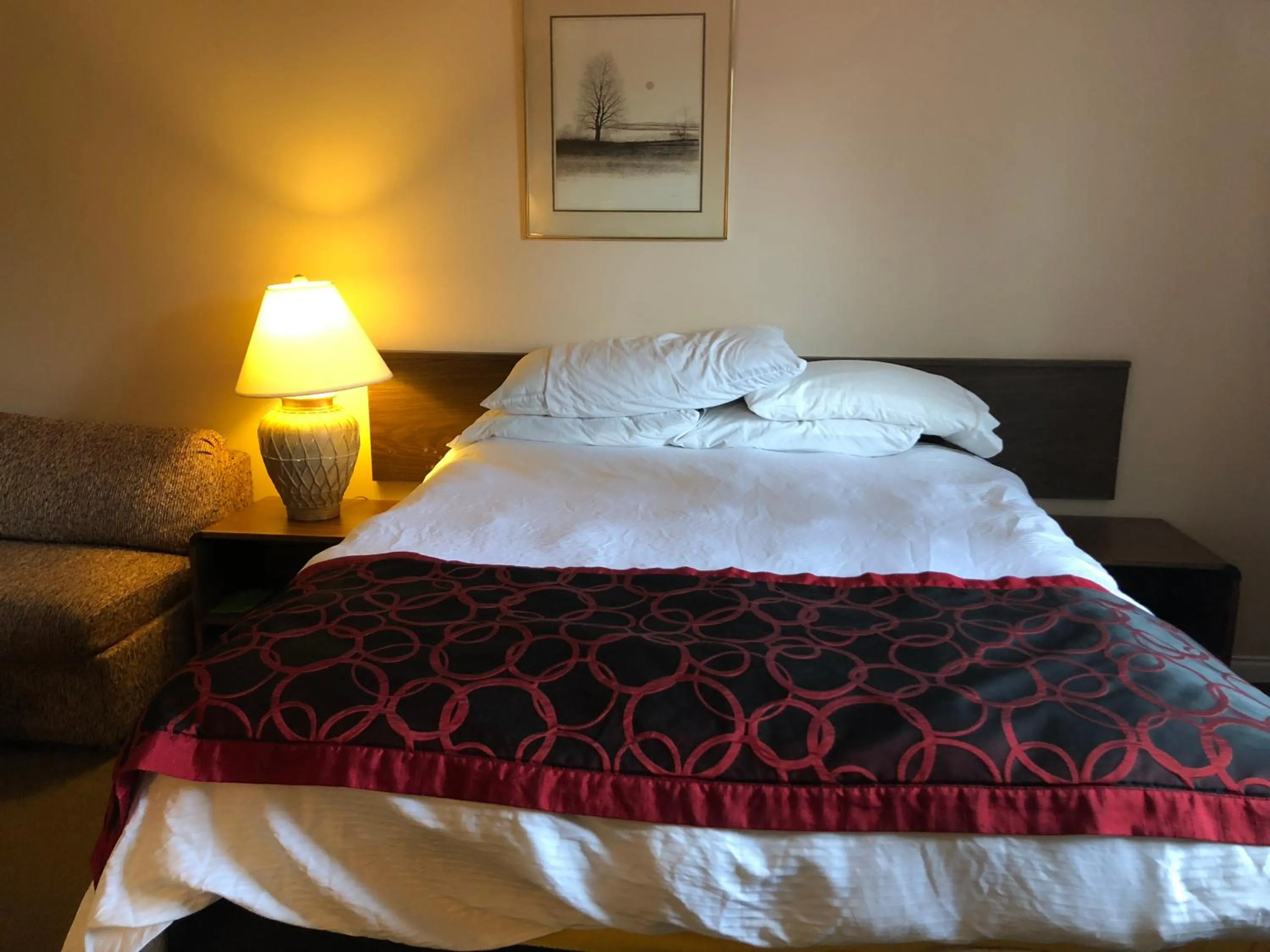 Bed in Villagers Inn