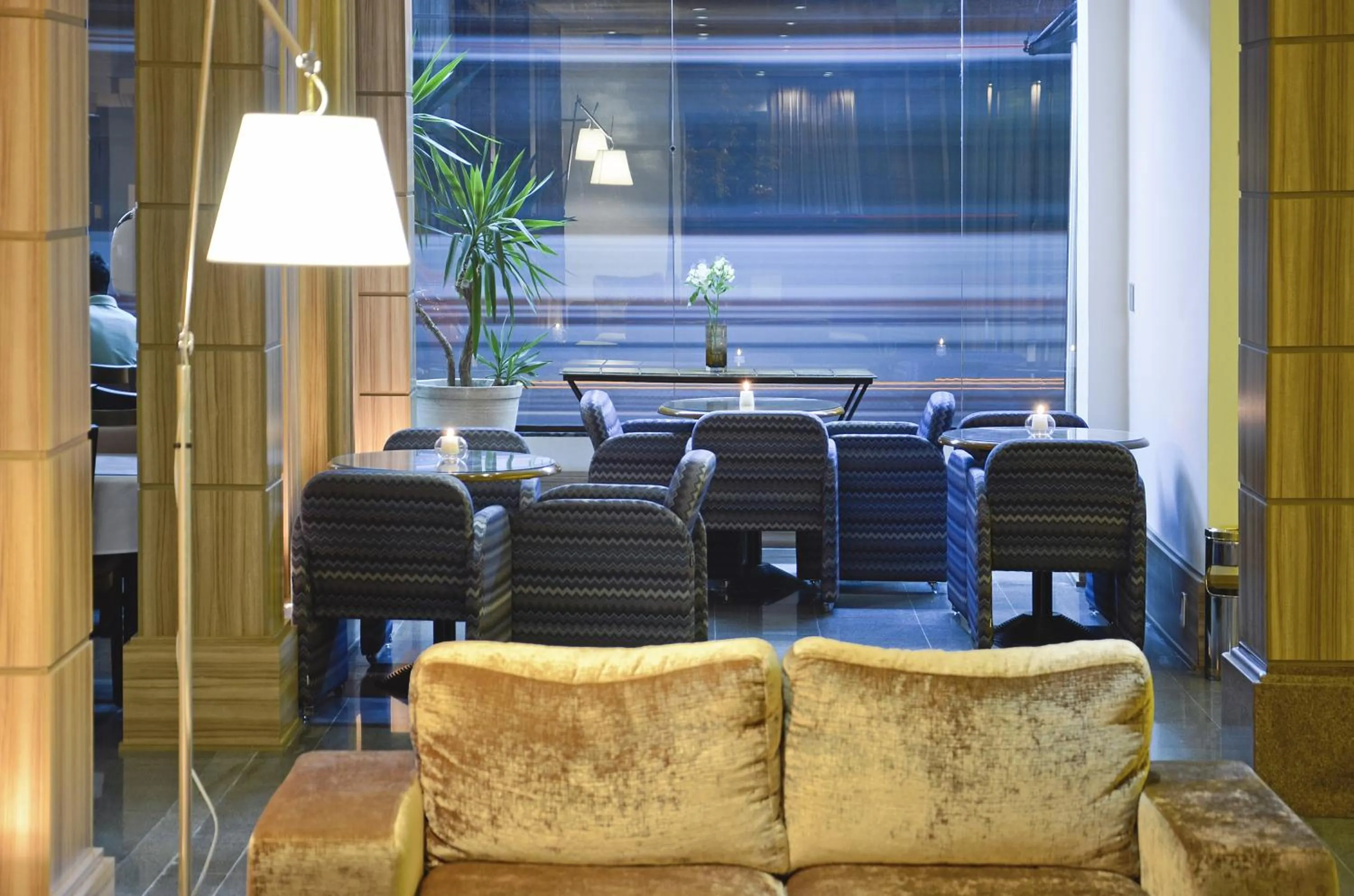 Communal lounge/ TV room in Castel Plaza Hotel