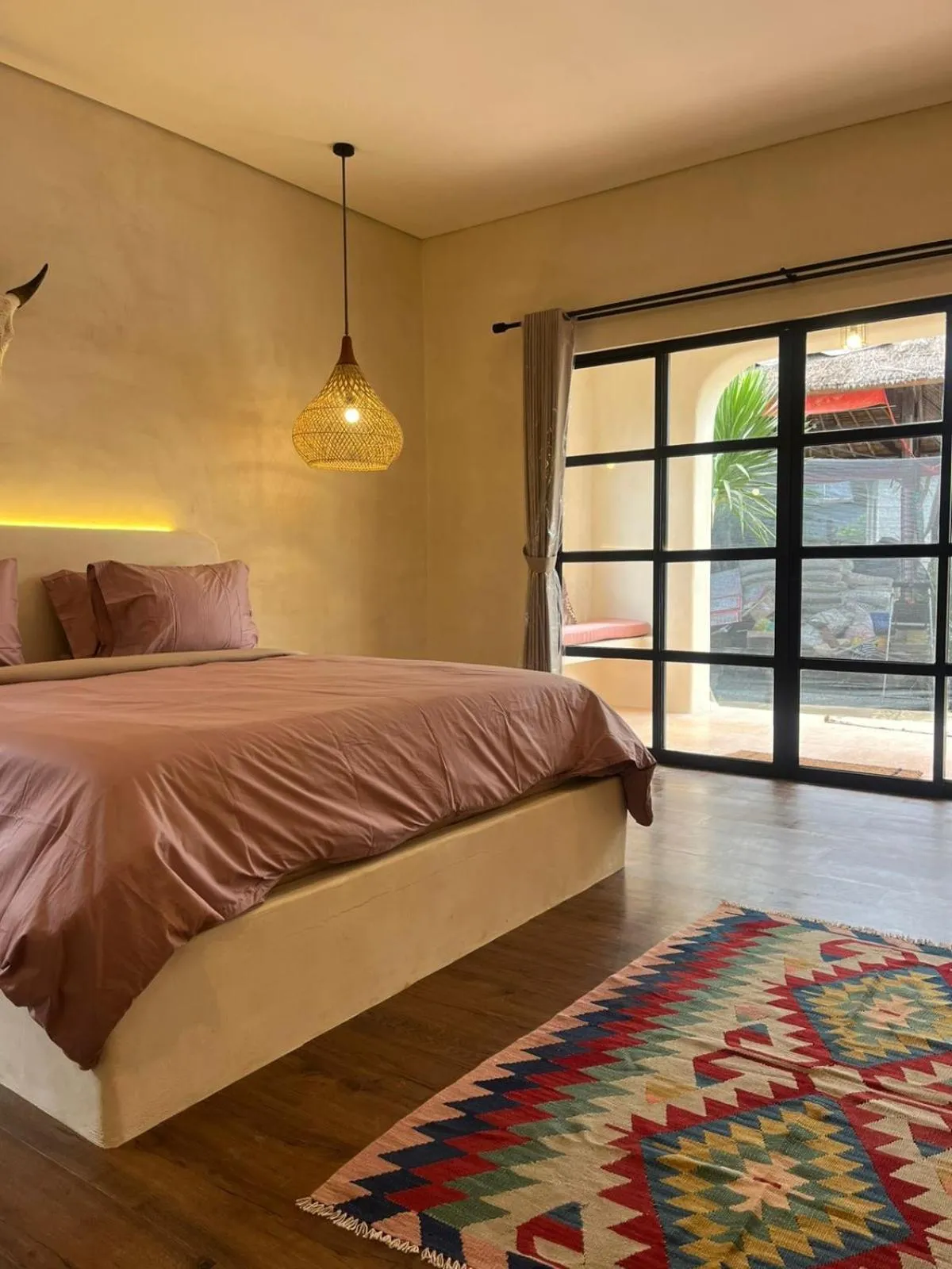Bed in El Campo Mushroom