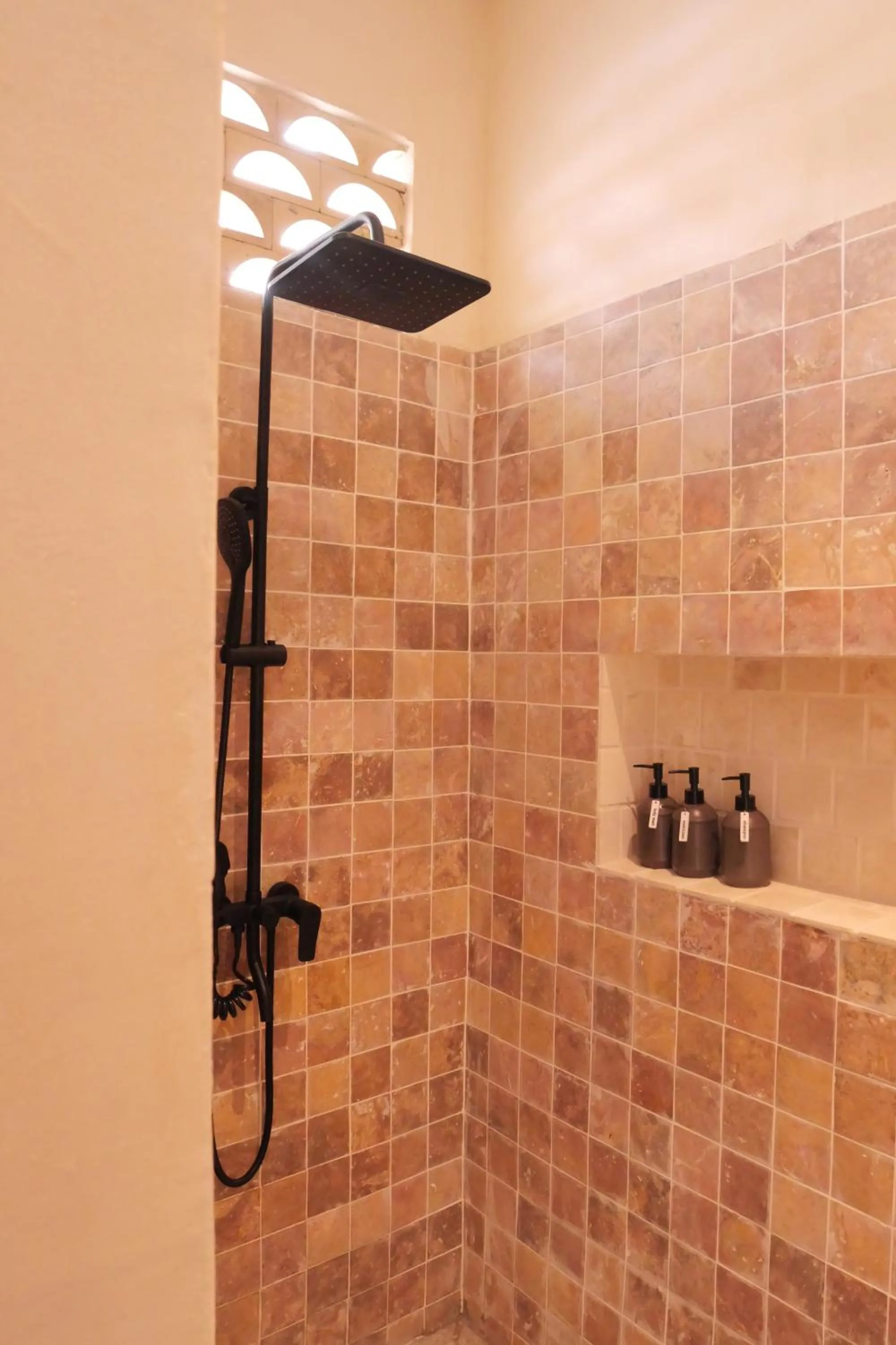 Shower in El Campo Mushroom