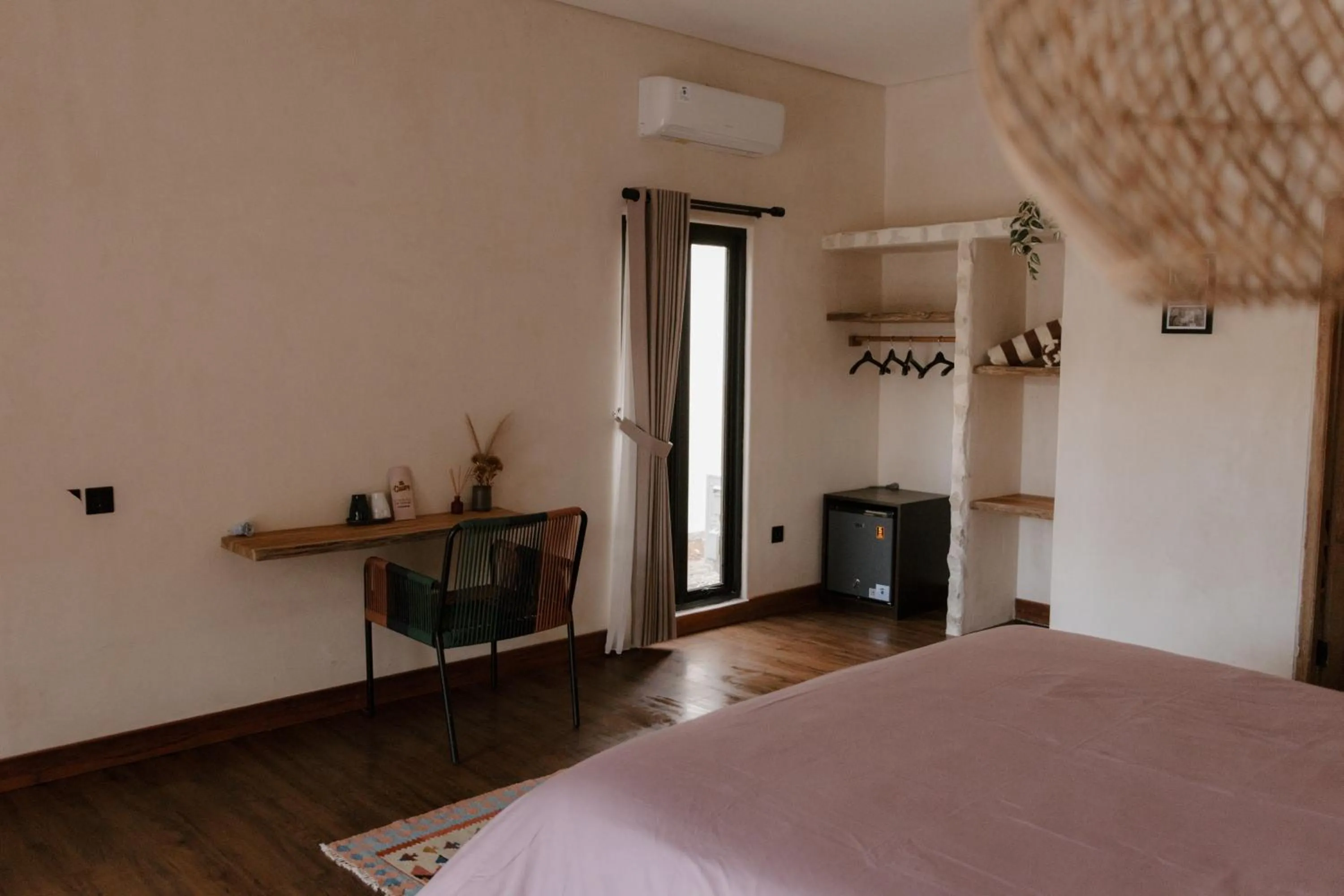 Photo of the whole room, Bed in El Campo Mushroom