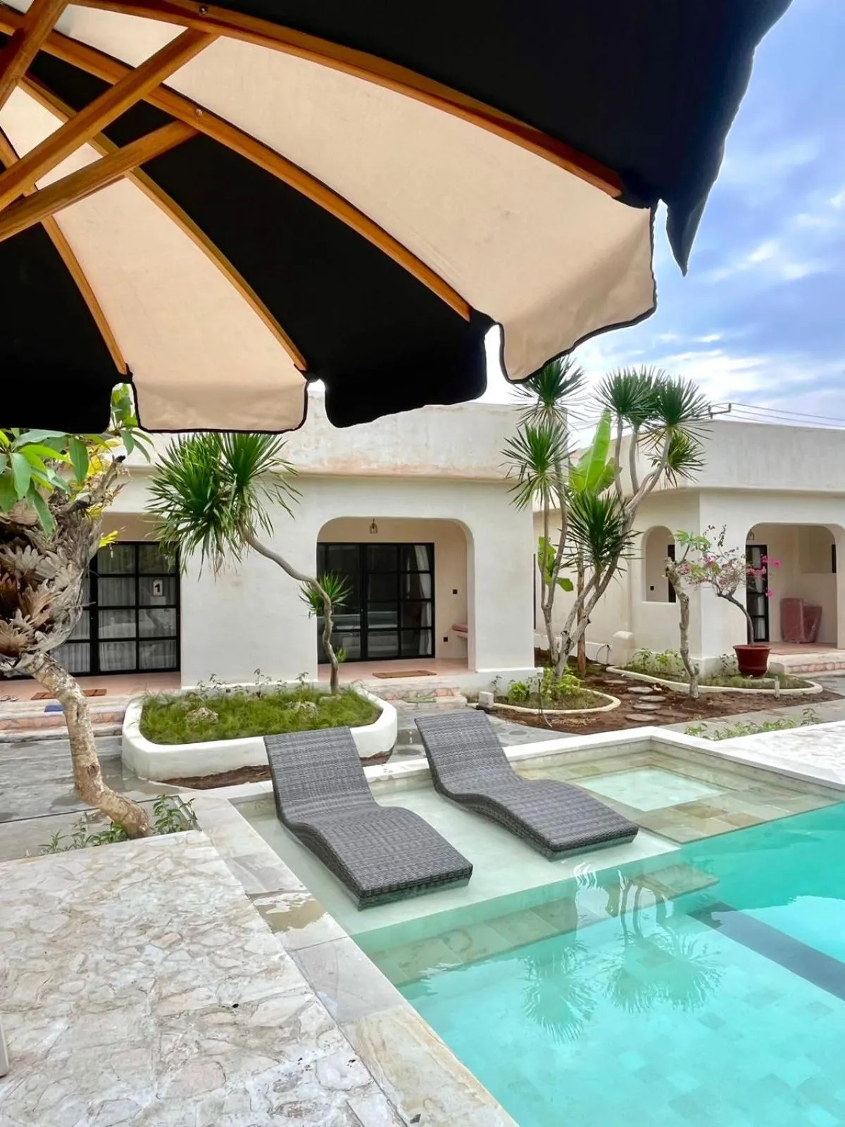 Property building in El Campo Mushroom