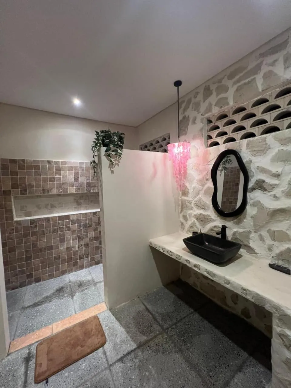 Bathroom in El Campo Mushroom