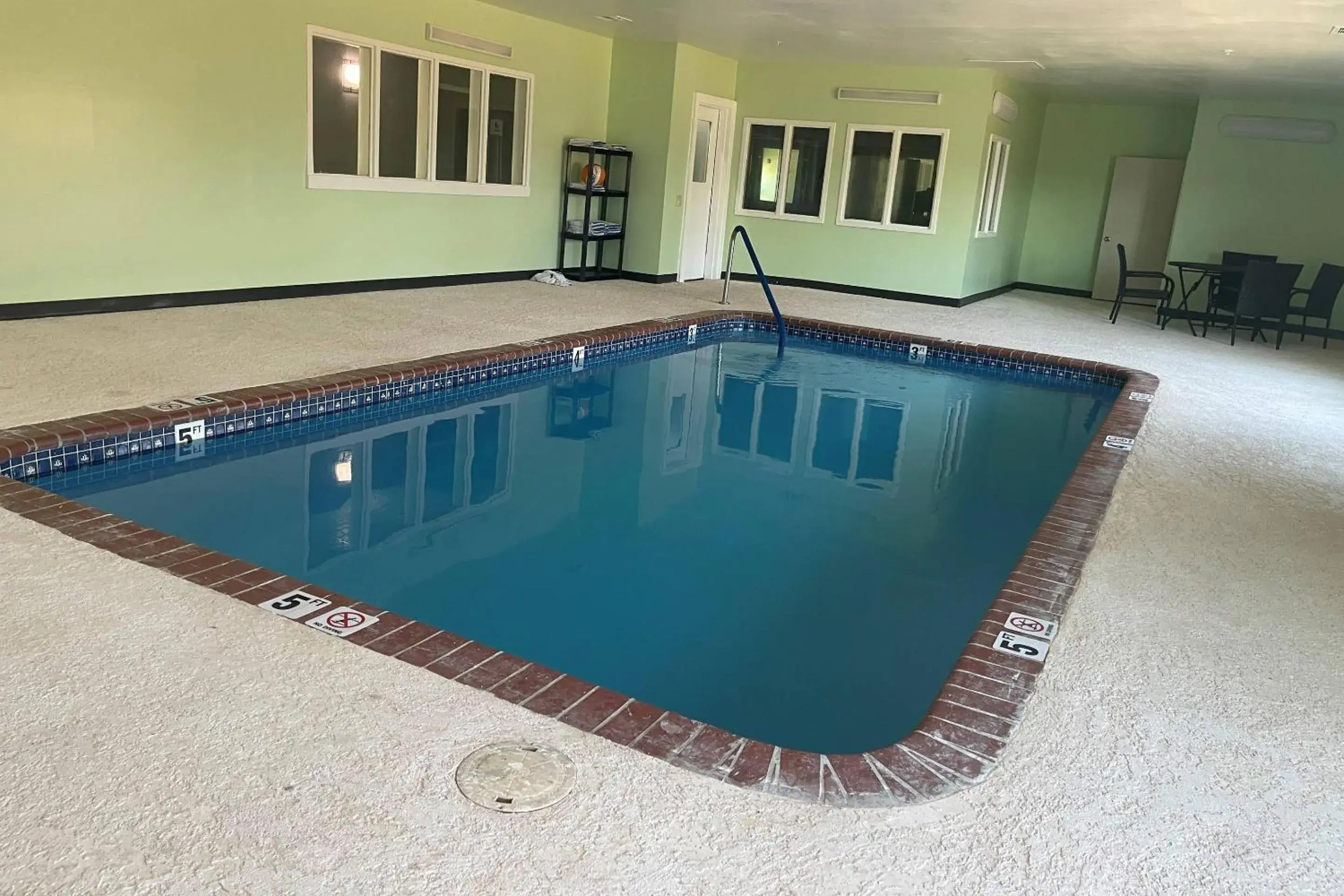 Swimming pool in Quality Suites Abilene Mall Area Swimming pool in Quality Suites Abilene Mall Area
