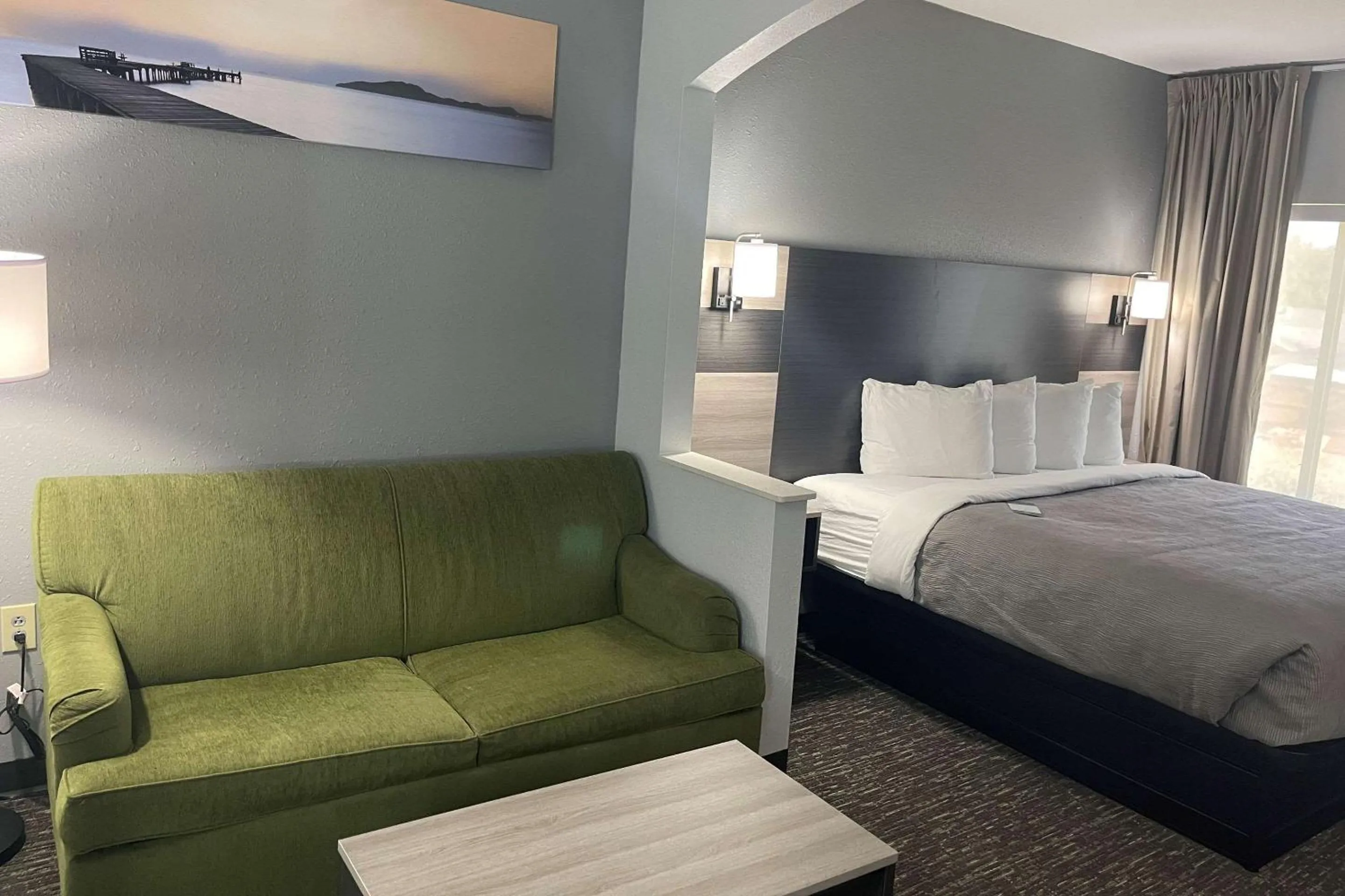 Bedroom in Quality Suites Abilene Mall Area