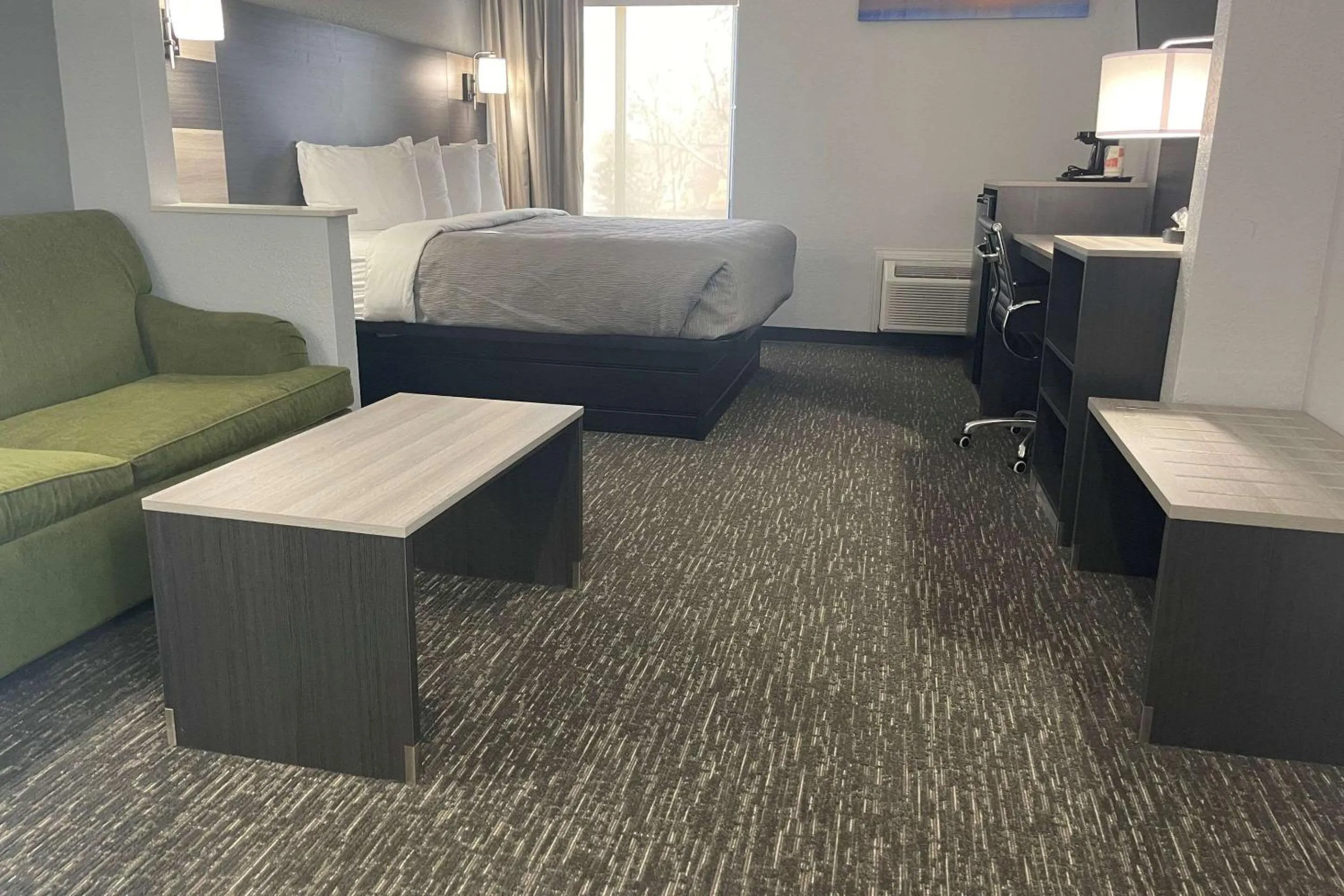 Bedroom in Quality Suites Abilene Mall Area