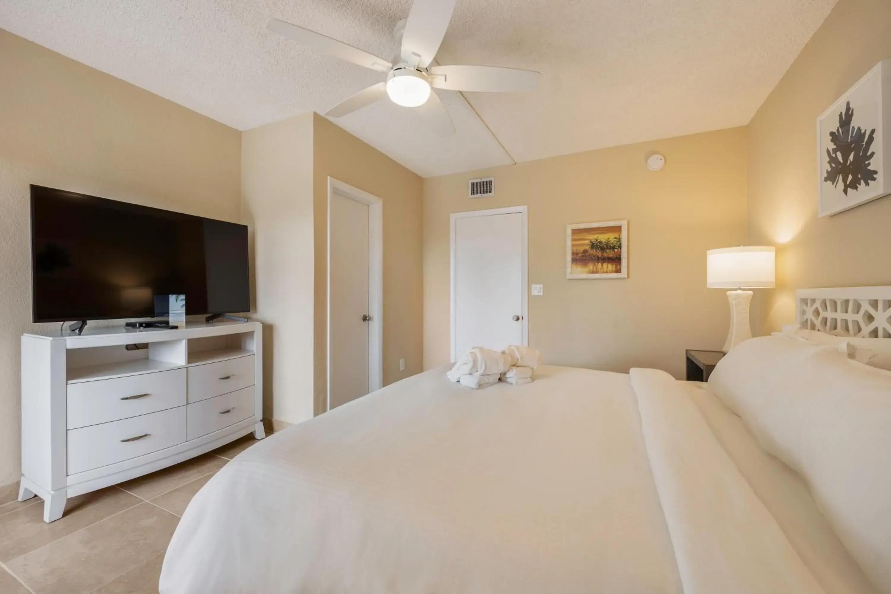 Bedroom, Bed in Coconut Bay Resort