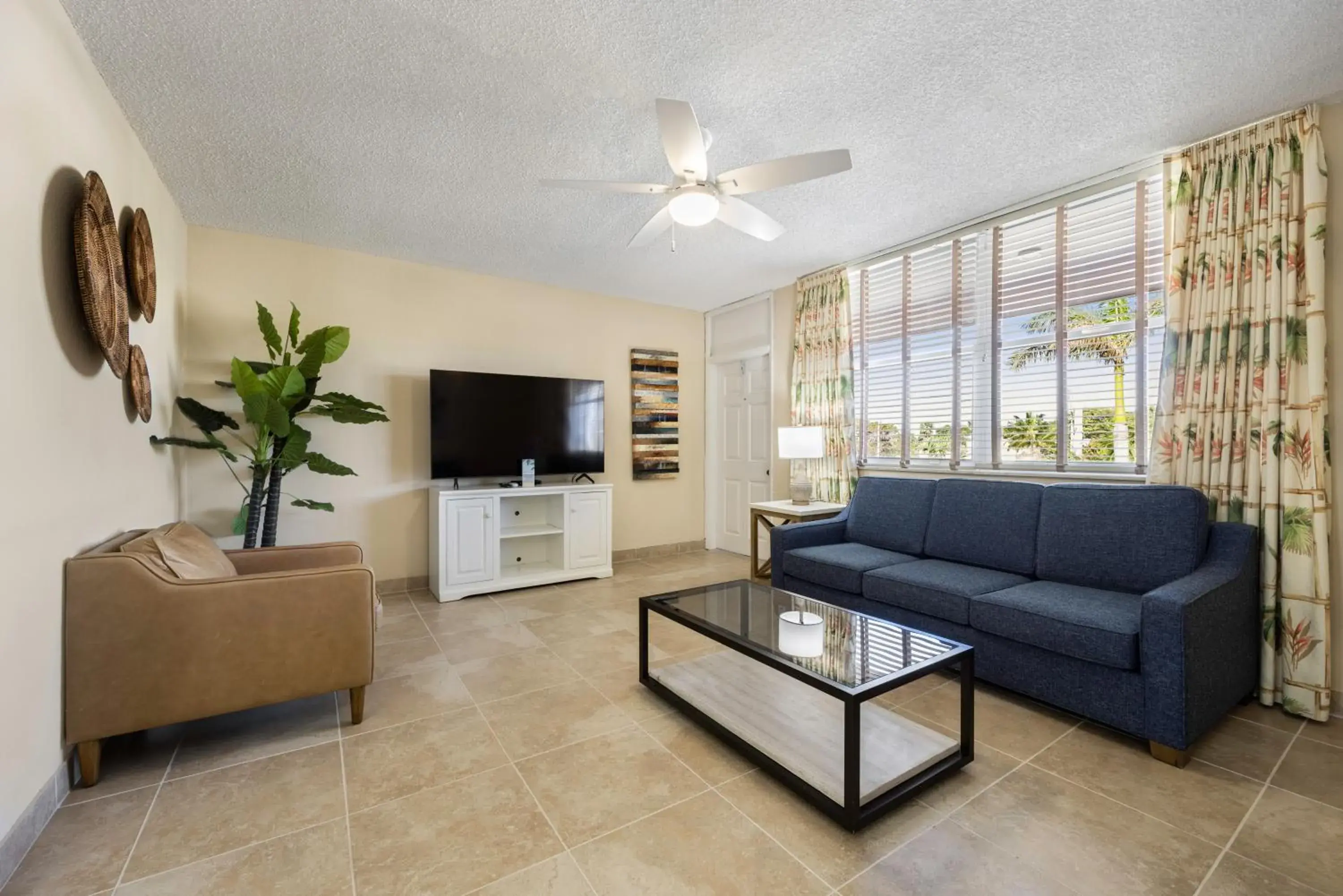 Living room, Seating Area in Coconut Bay Resort