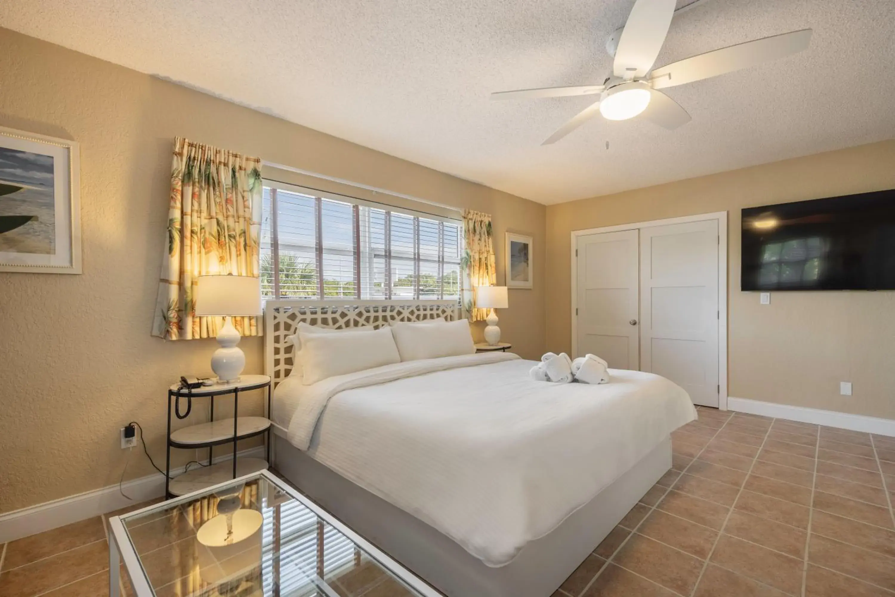 Photo of the whole room, Bed in Coconut Bay Resort