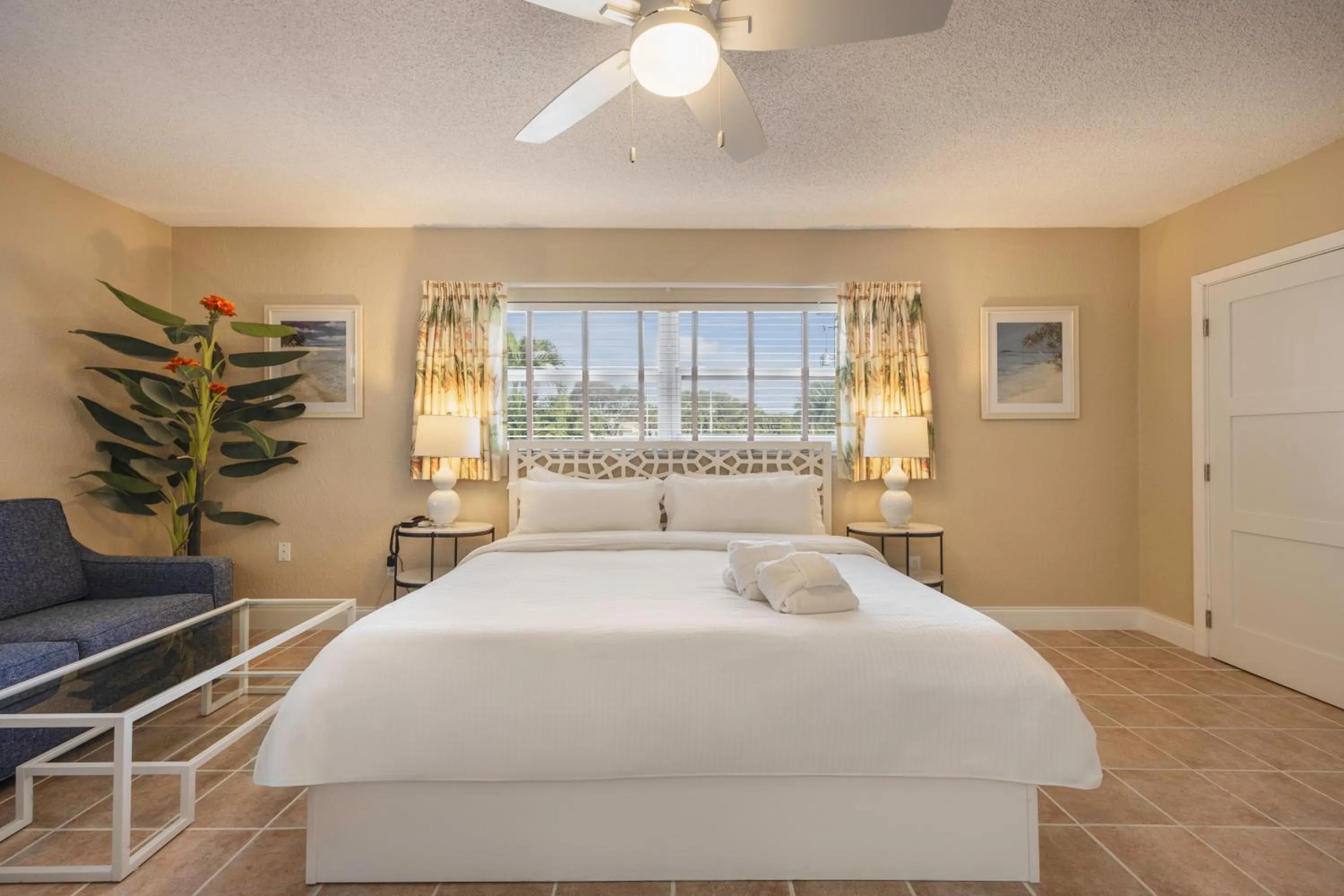 Photo of the whole room, Bed in Coconut Bay Resort