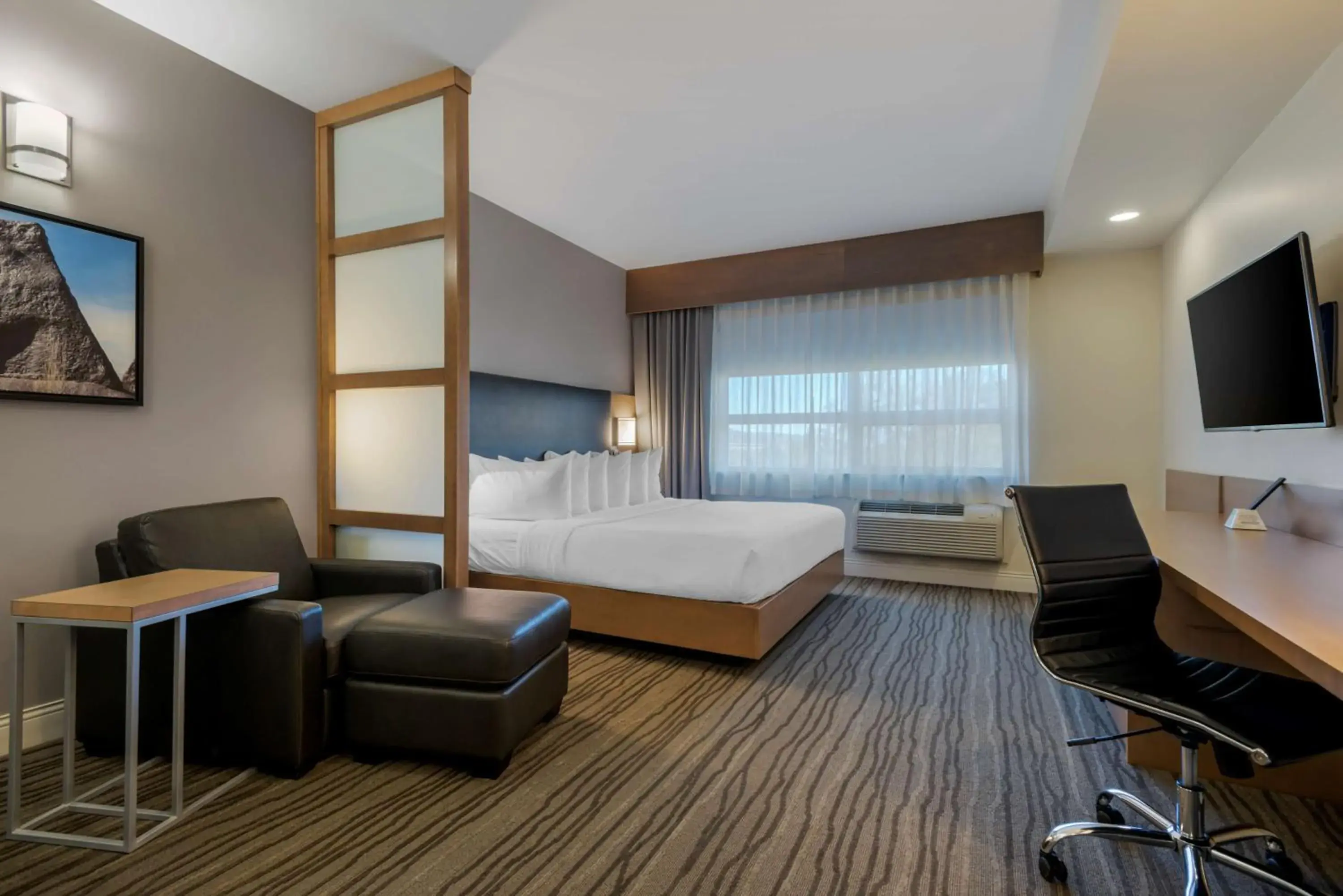 Bedroom, Bed in Best Western Plus Sawridge Suites Bedroom, Bed in Best Western Plus Sawridge Suites